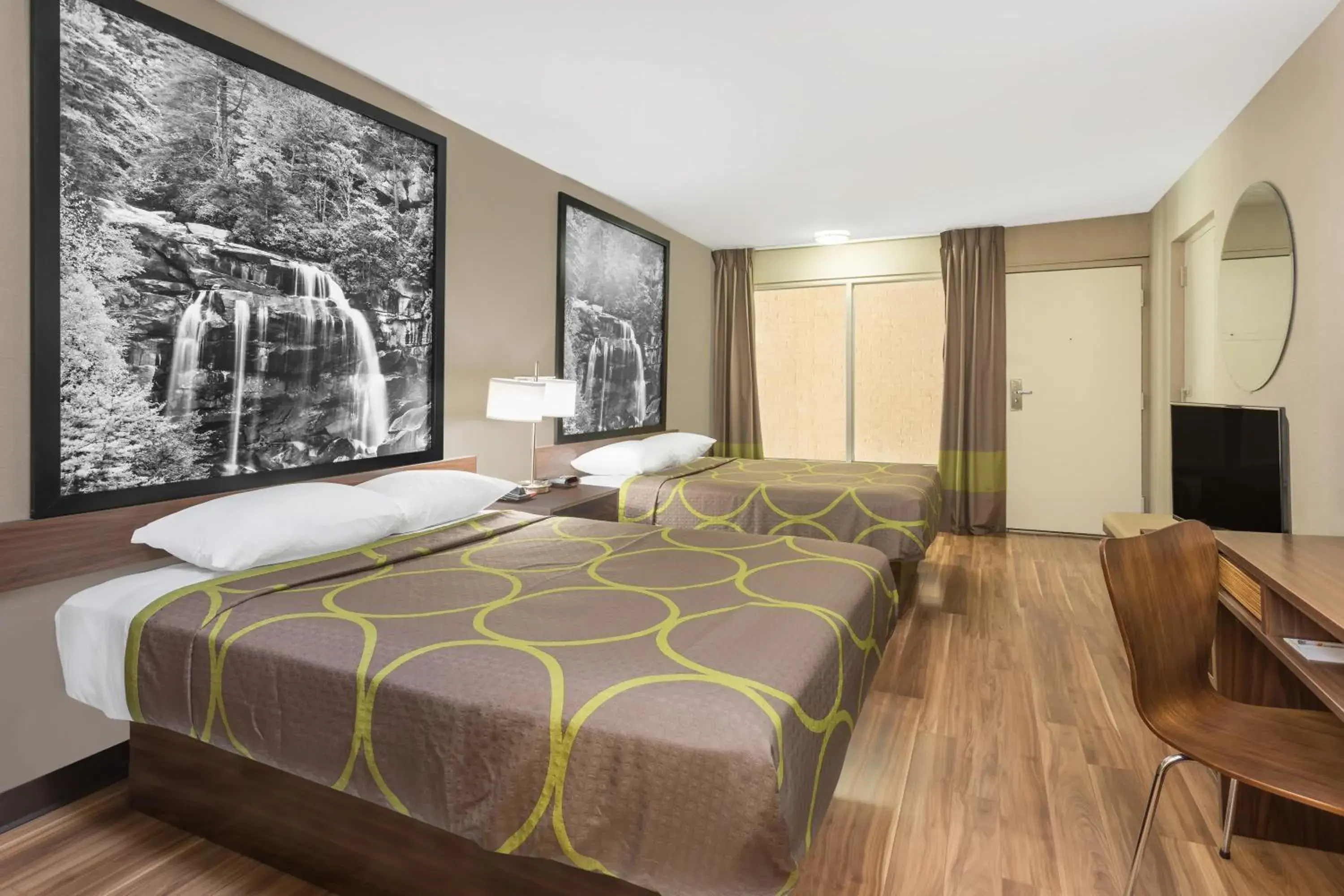 Double Room with Two Double Beds - Non-Smoking in Super 8 by Wyndham Asheville Airport Double Room with Two Double Beds - Non-Smoking in Super 8 by Wyndham Asheville Airport