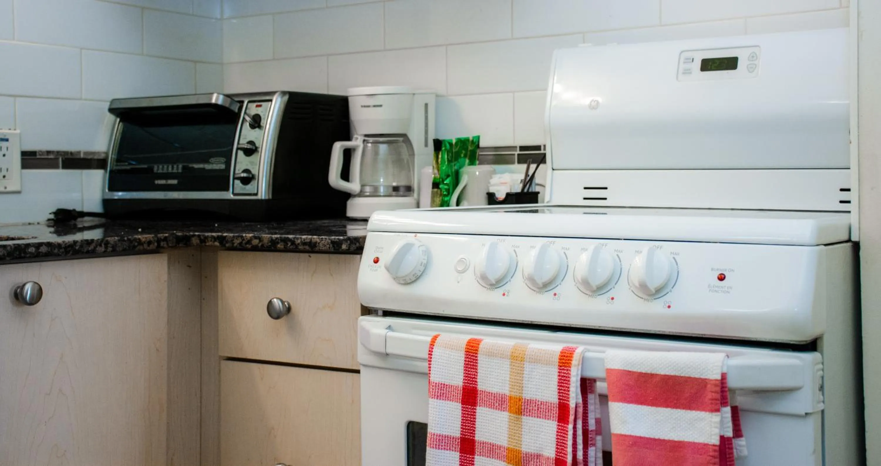 Coffee/tea facilities in Ramada by Wyndham Medicine Hat