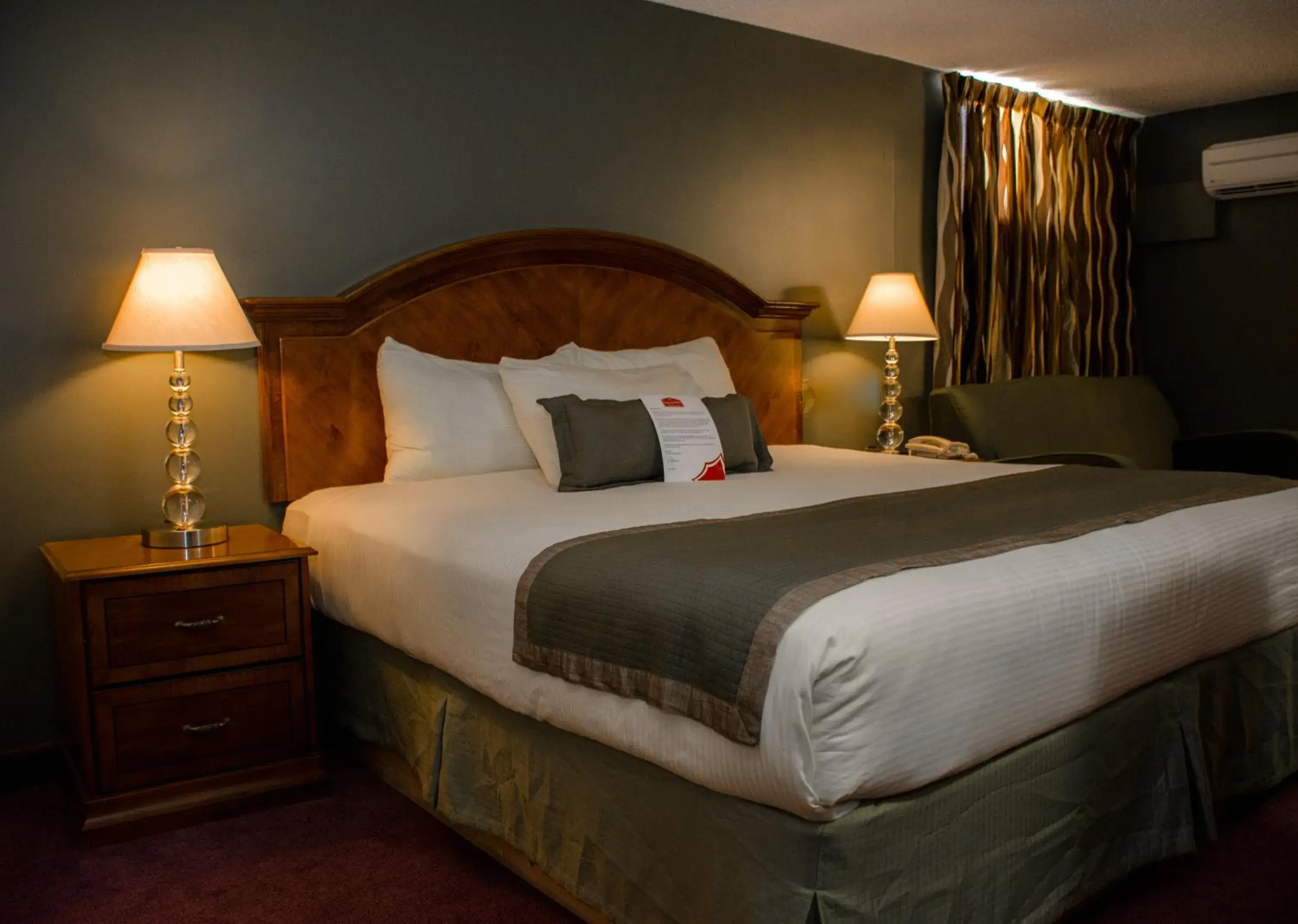 Bed in Ramada by Wyndham Medicine Hat Bed in Ramada by Wyndham Medicine Hat