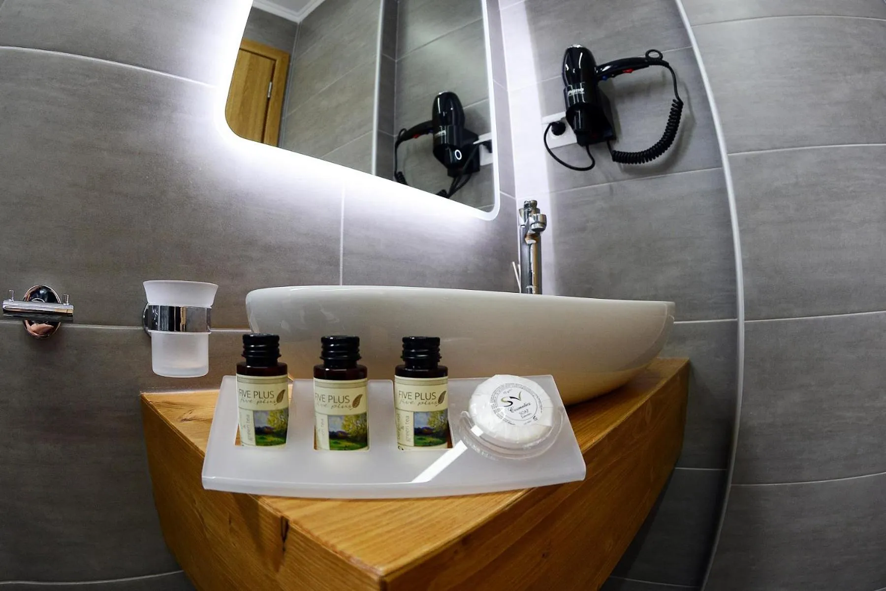 Shower in Alexandros