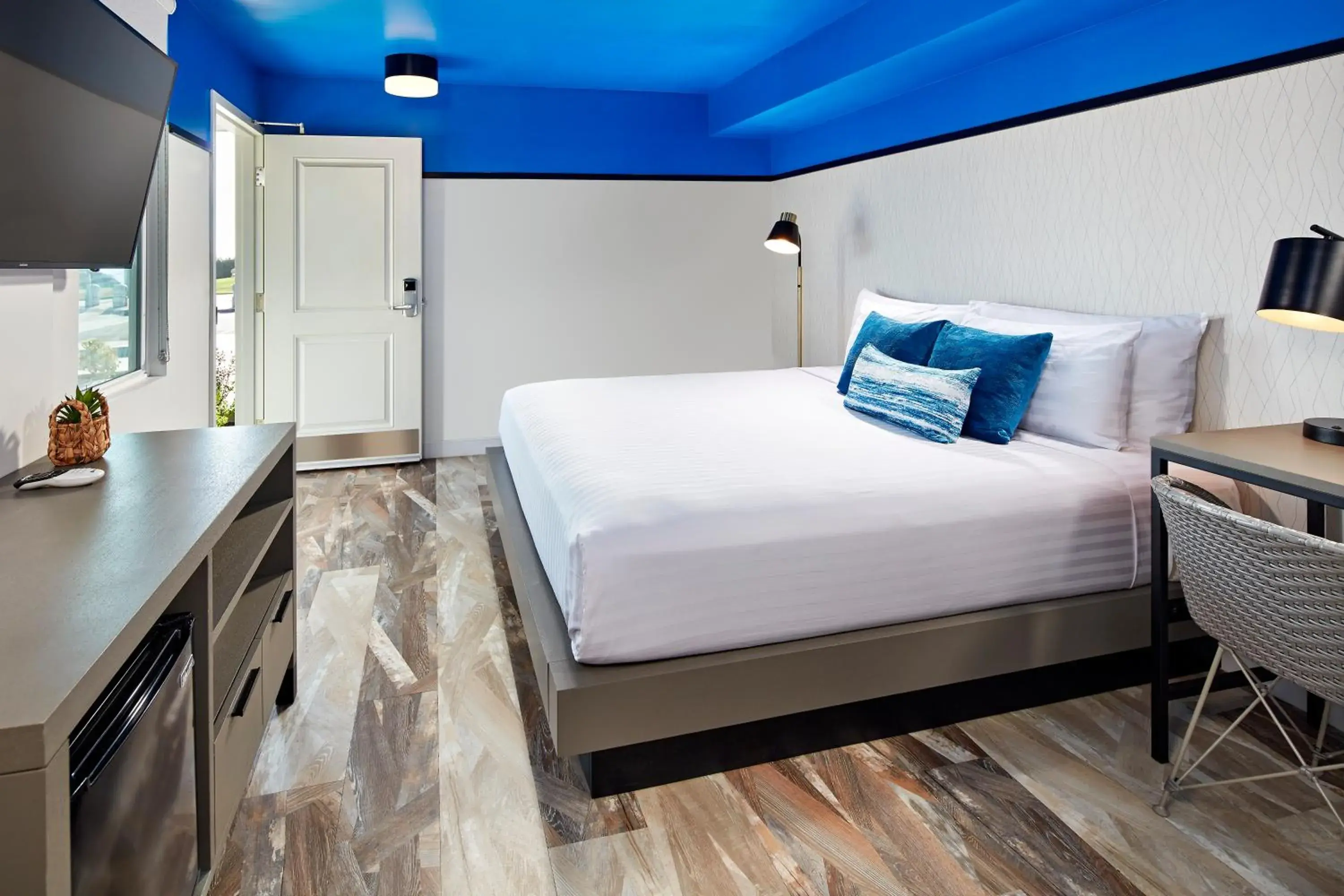 Photo of the whole room, Bed in Pacific View Inn Photo of the whole room, Bed in Pacific View Inn