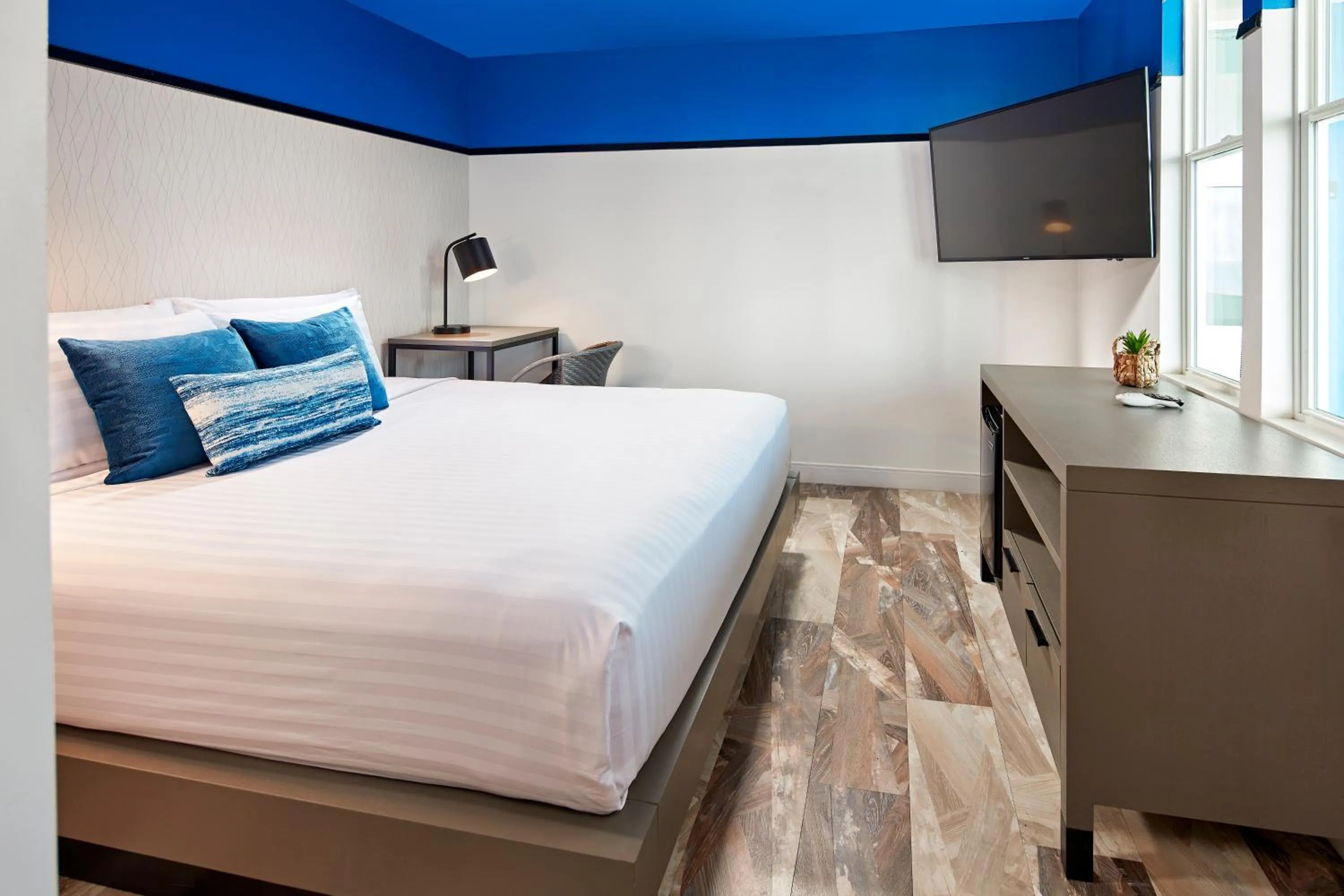 Photo of the whole room, Bed in Pacific View Inn