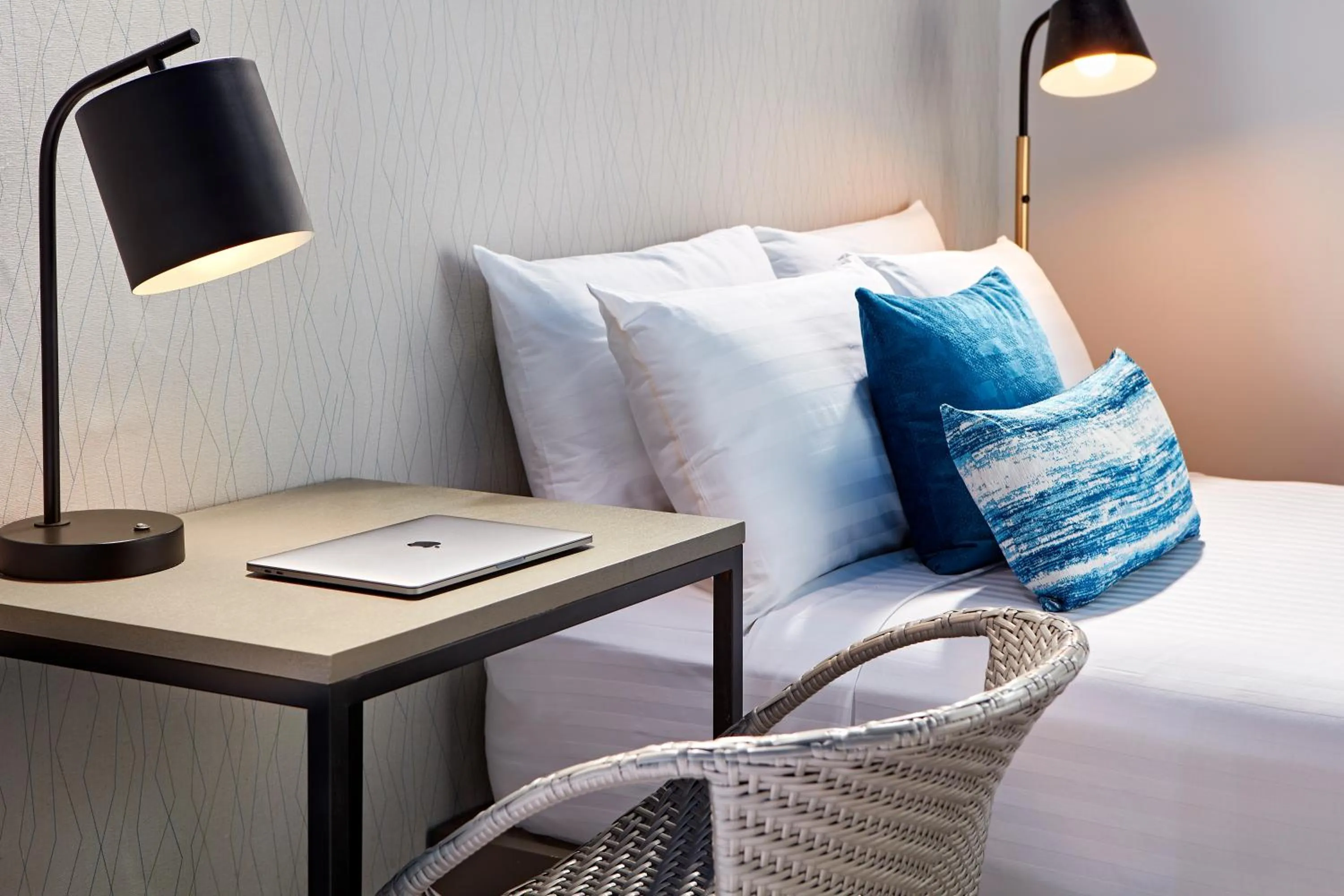 Seating area, Bed in Pacific View Inn