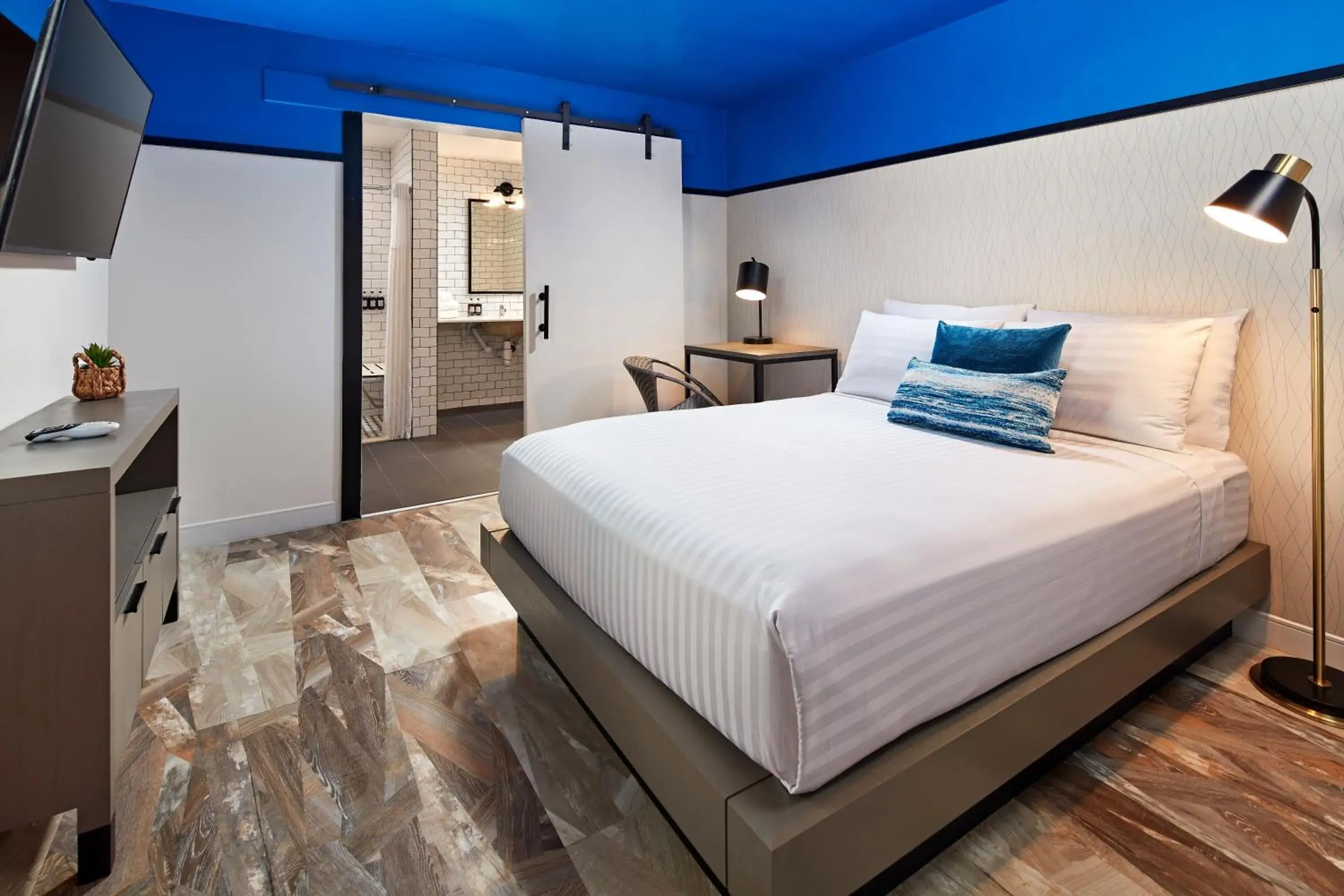 Photo of the whole room, Bed in Pacific View Inn Photo of the whole room, Bed in Pacific View Inn