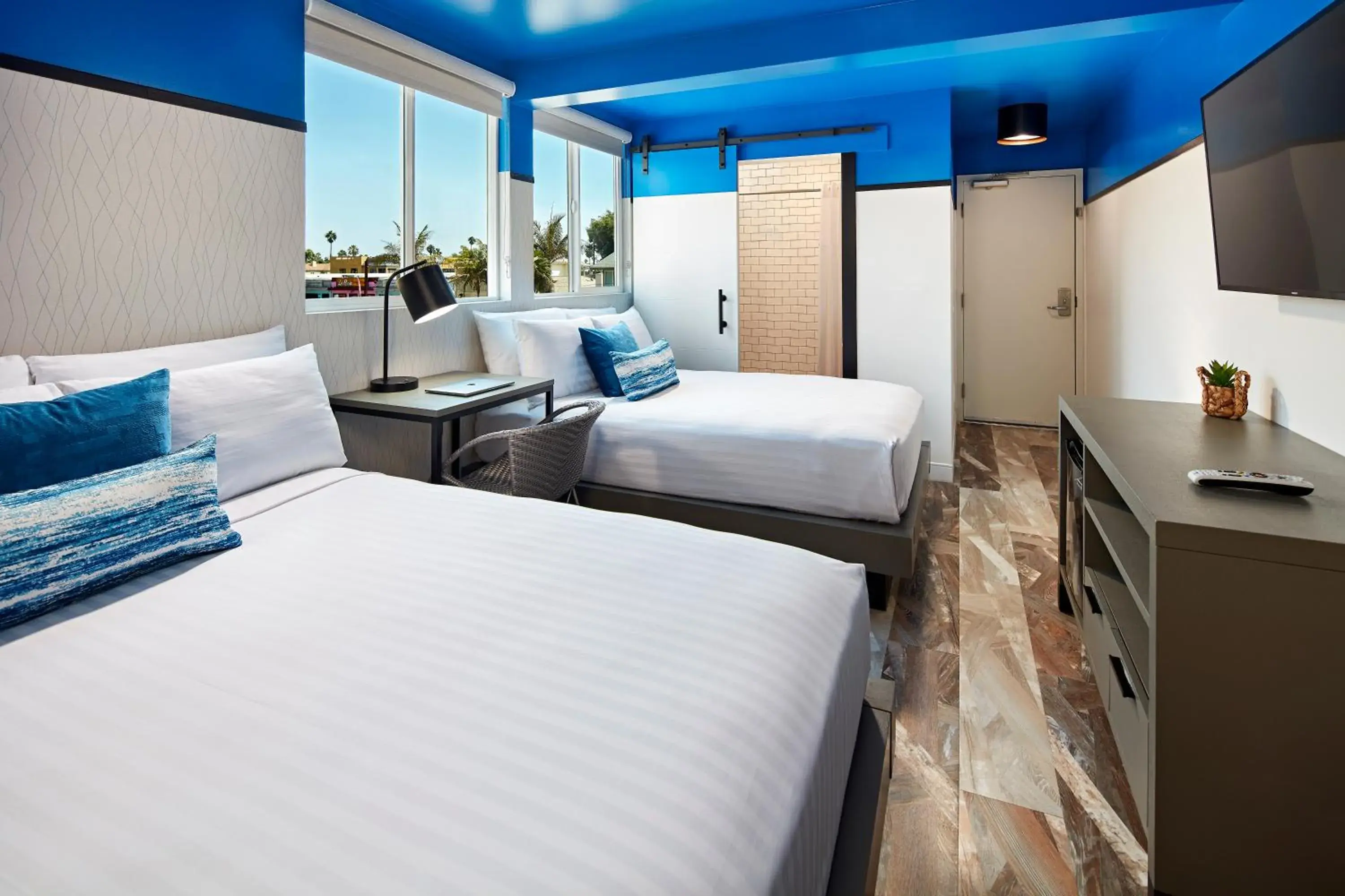 Photo of the whole room, Bed in Pacific View Inn Photo of the whole room, Bed in Pacific View Inn