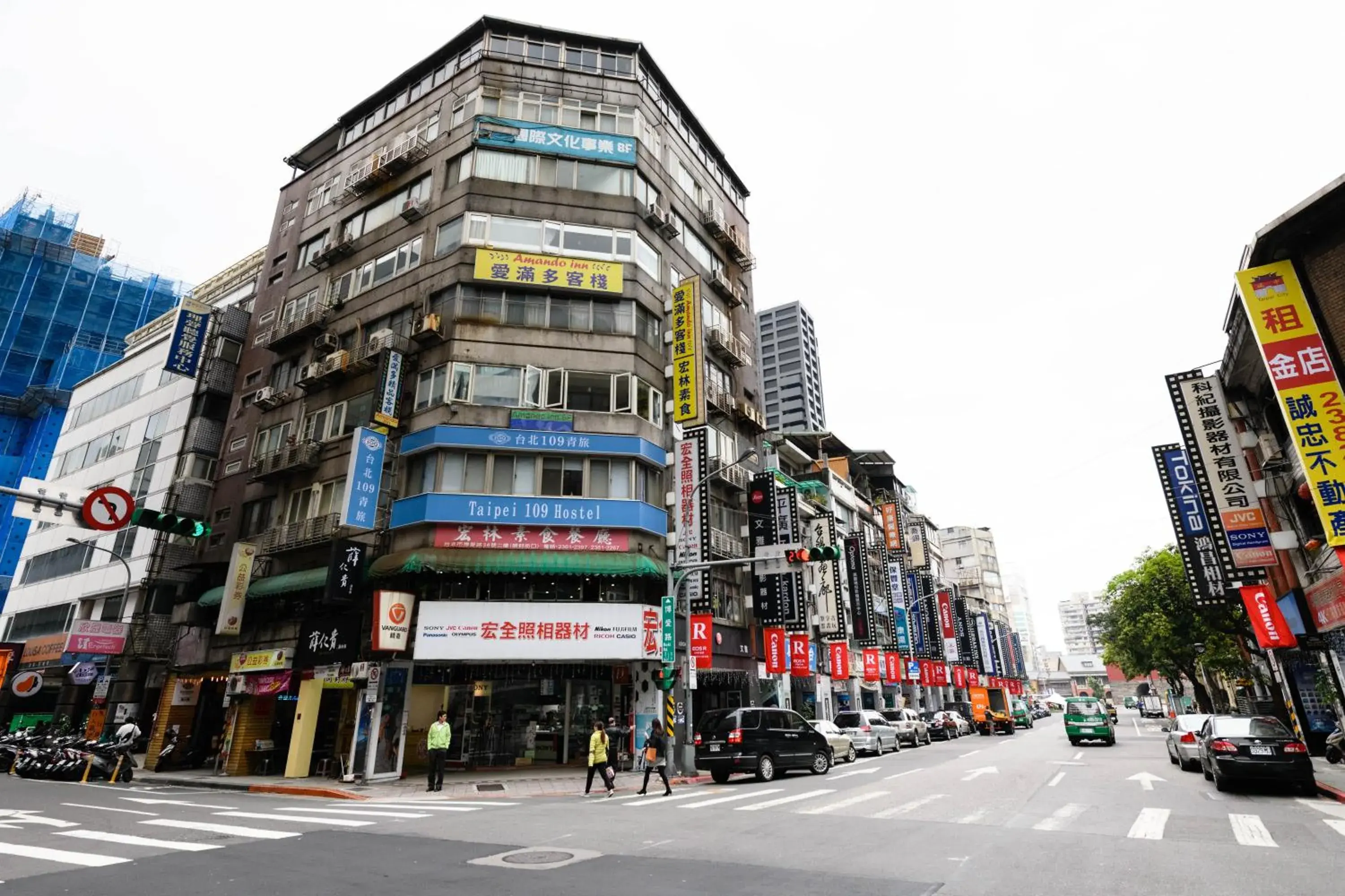 Property building in 109台北旅館-台北109青旅 109 Taipei Hotel - Taipei 109 Hostel Property building in 109台北旅館-台北109青旅 109 Taipei Hotel - Taipei 109 Hostel