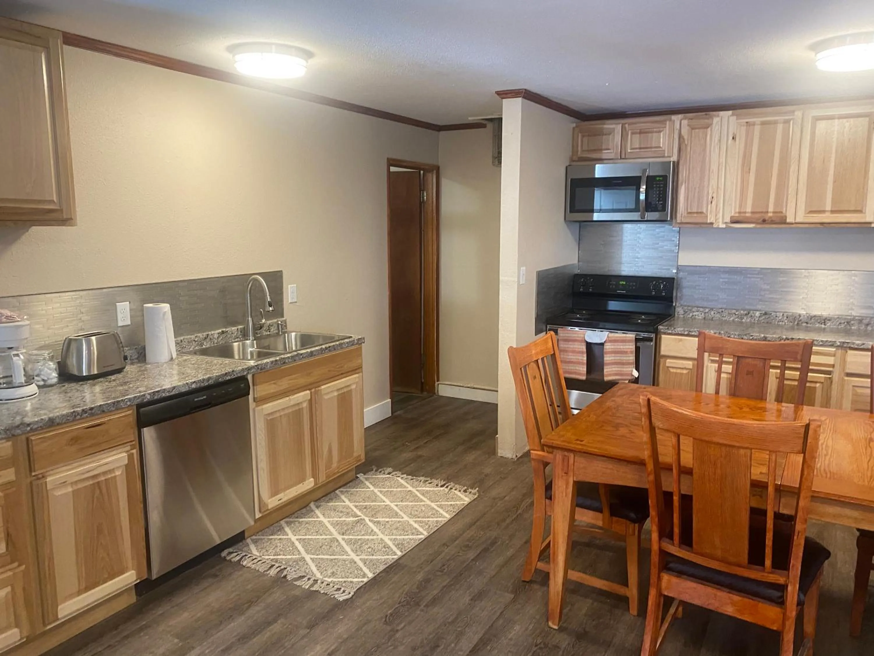 Kitchen or kitchenette in Heidi's Inn