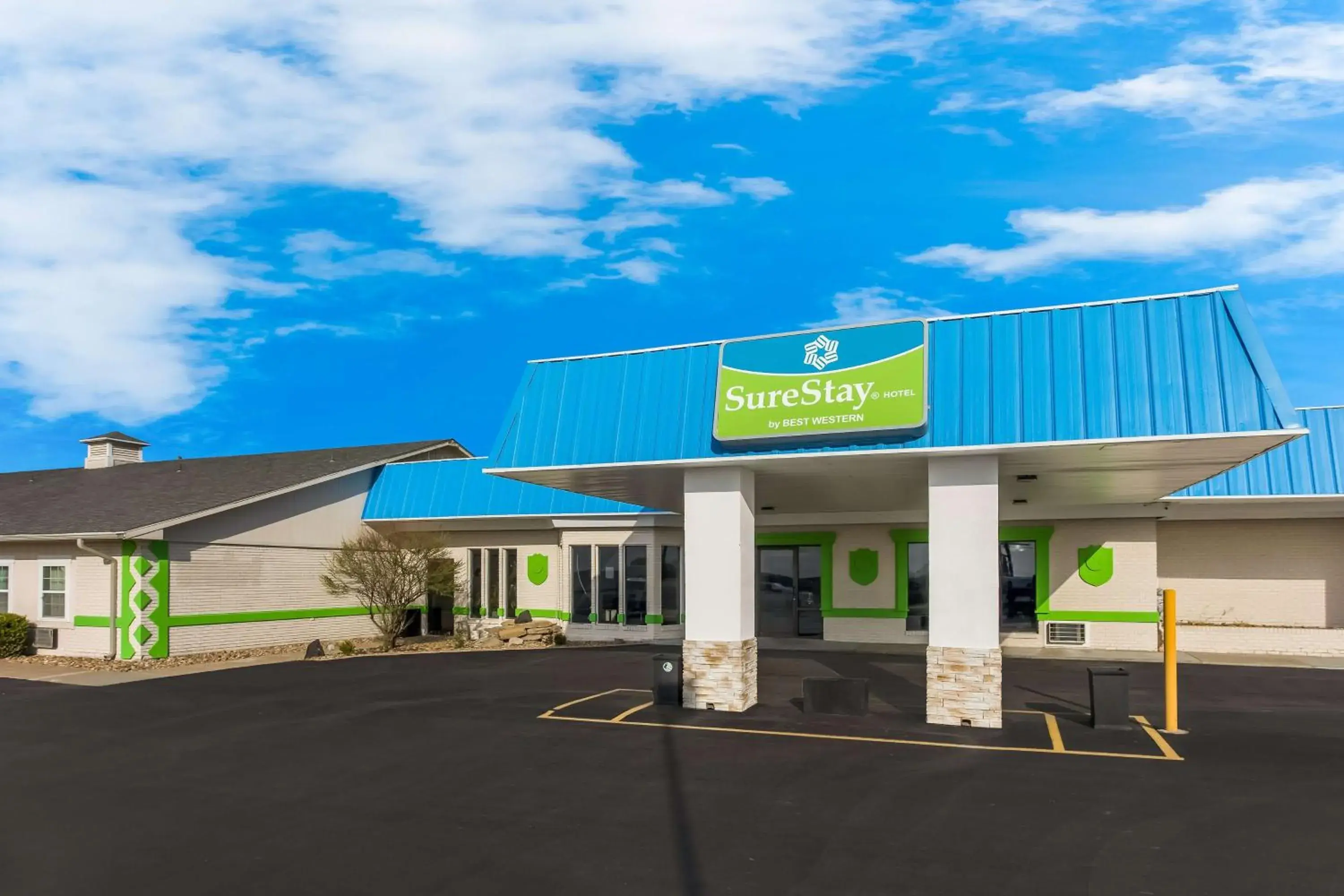 Property building in SureStay Hotel by Best Western Higginsville Property building in SureStay Hotel by Best Western Higginsville