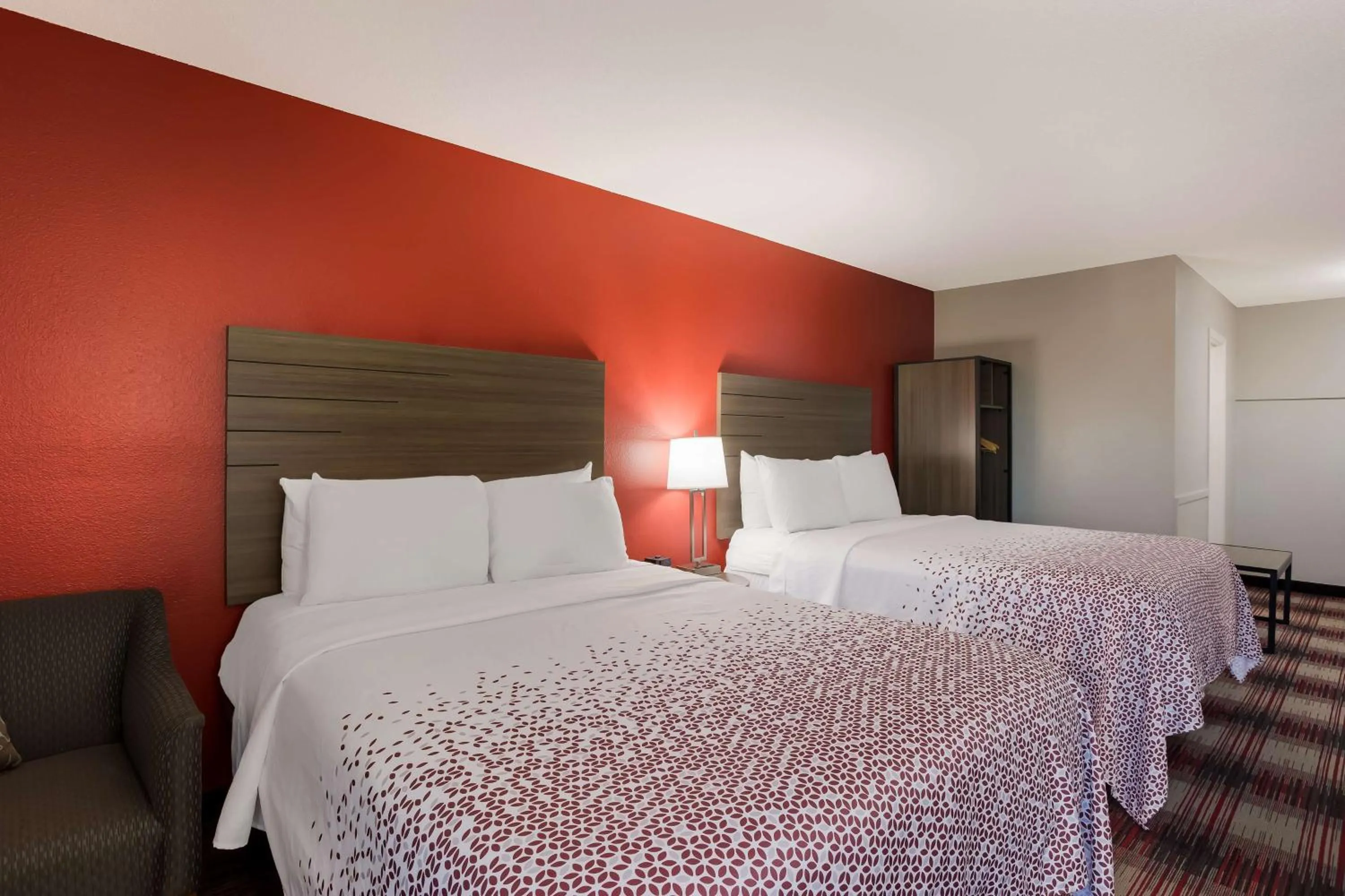 Bedroom, Bed in SureStay Hotel by Best Western Higginsville