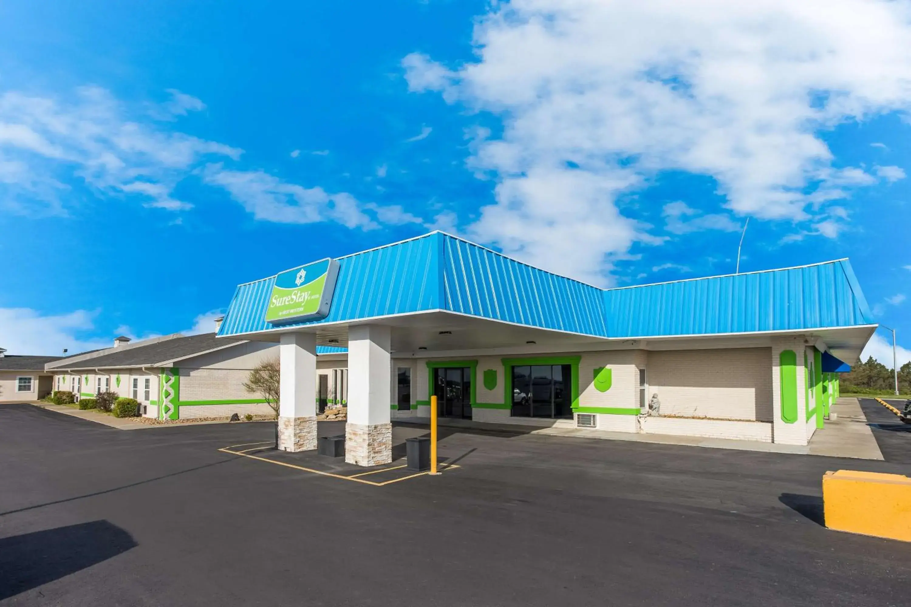 Property building in SureStay Hotel by Best Western Higginsville Property building in SureStay Hotel by Best Western Higginsville