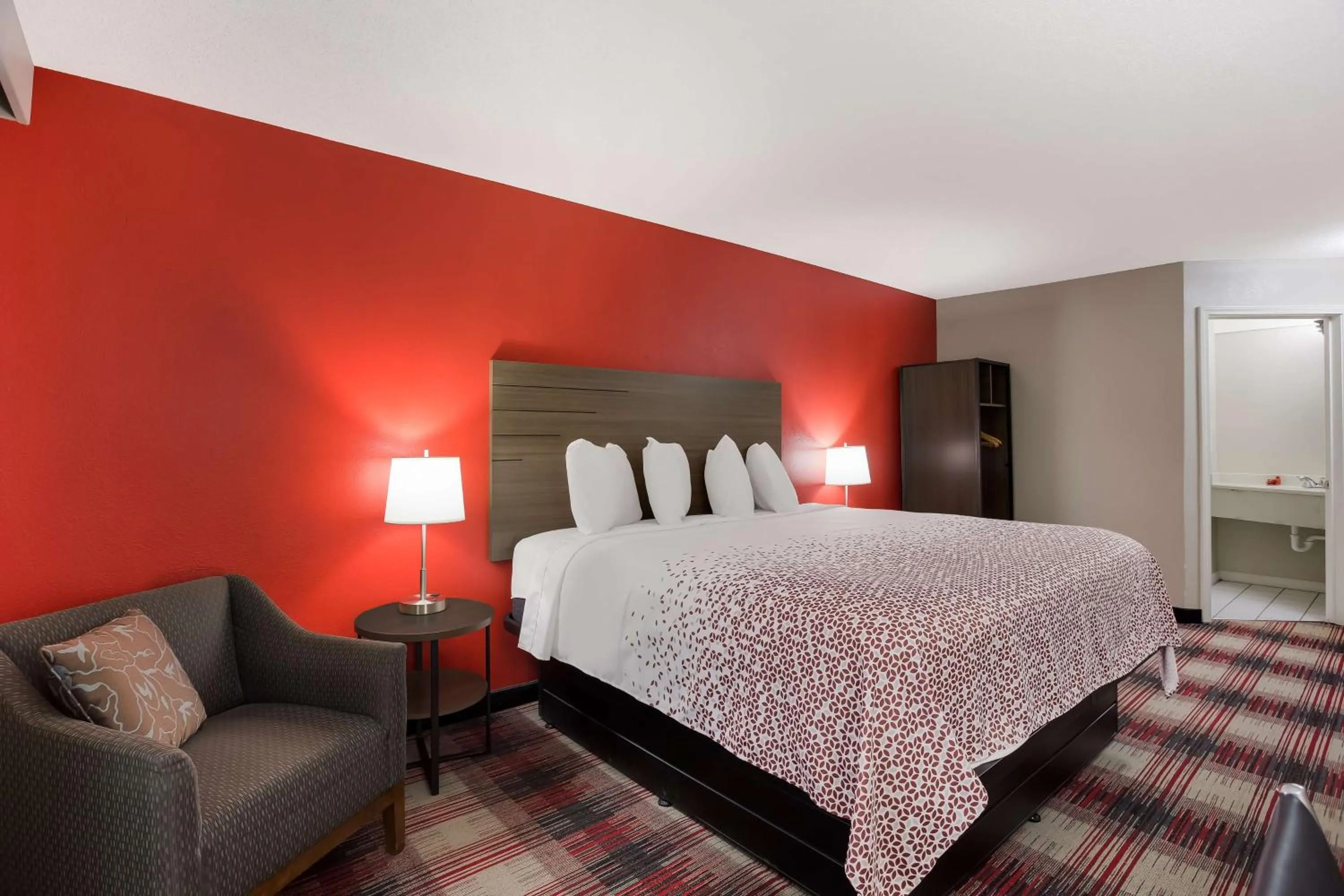 Bedroom, Bed in SureStay Hotel by Best Western Higginsville
