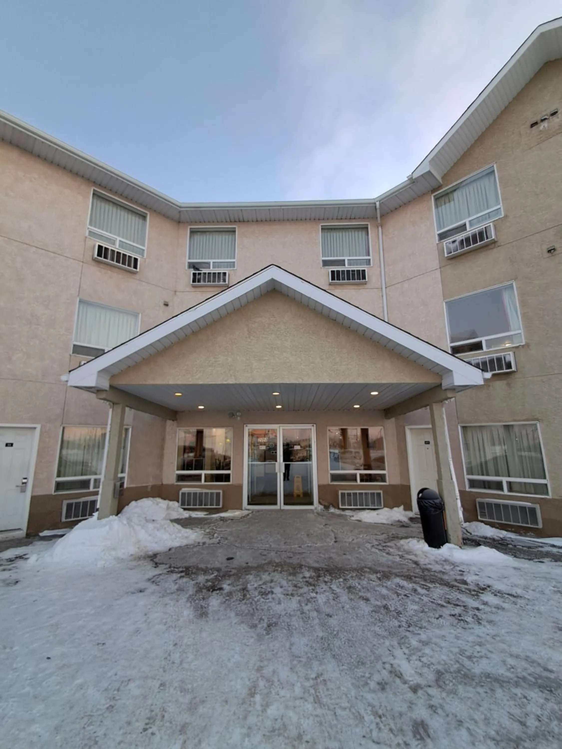 Facade/entrance in Motel 6-Regina, SK