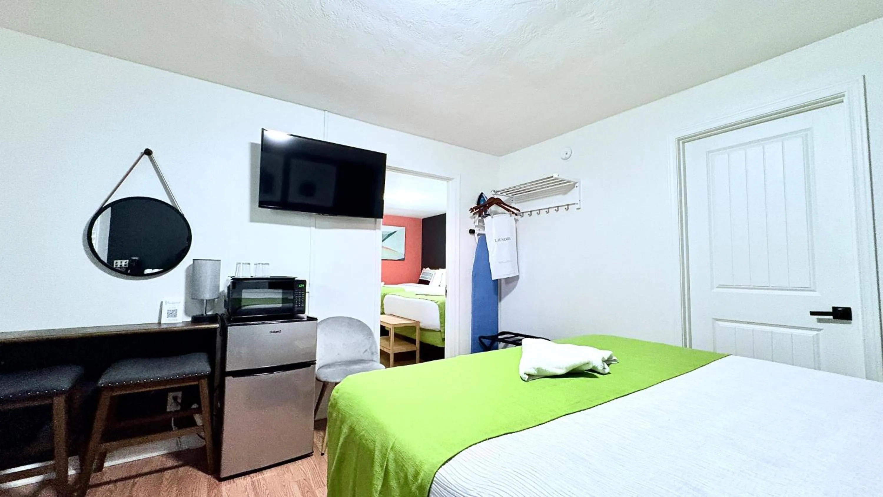 Photo of the whole room, Bed in City Center Motel