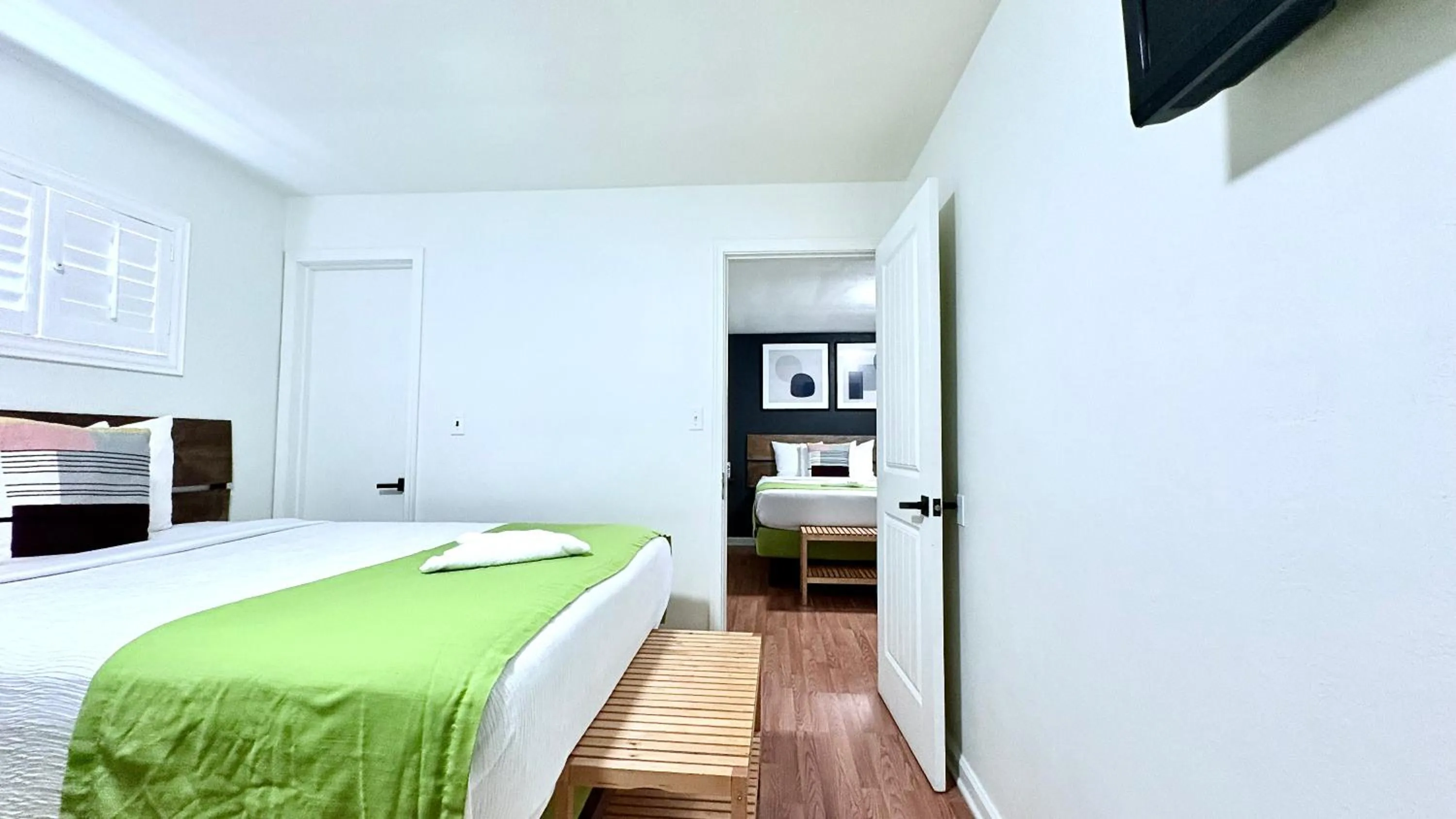 Photo of the whole room, Bed in City Center Motel