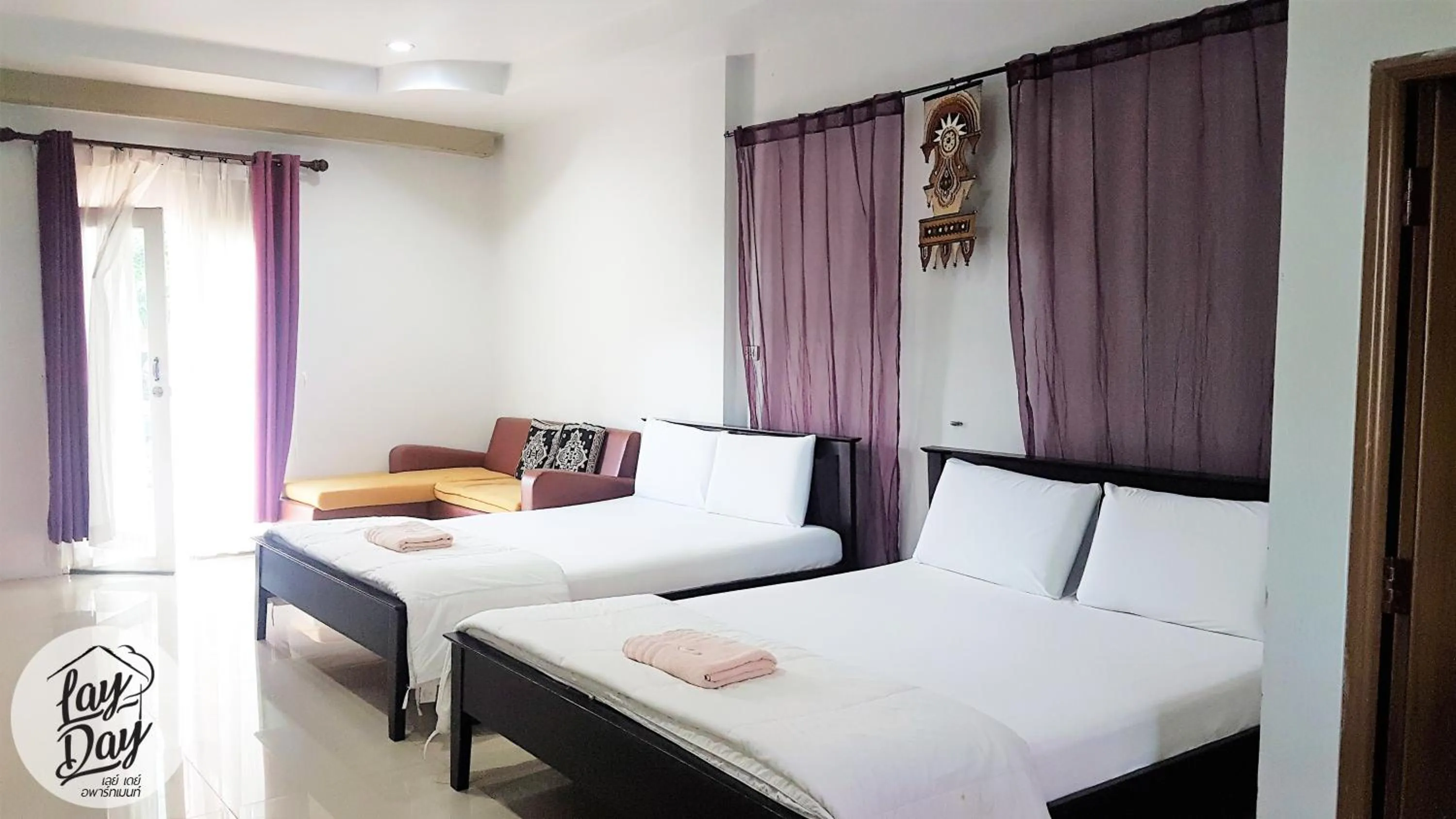 Dining area, Bed in Lay Day