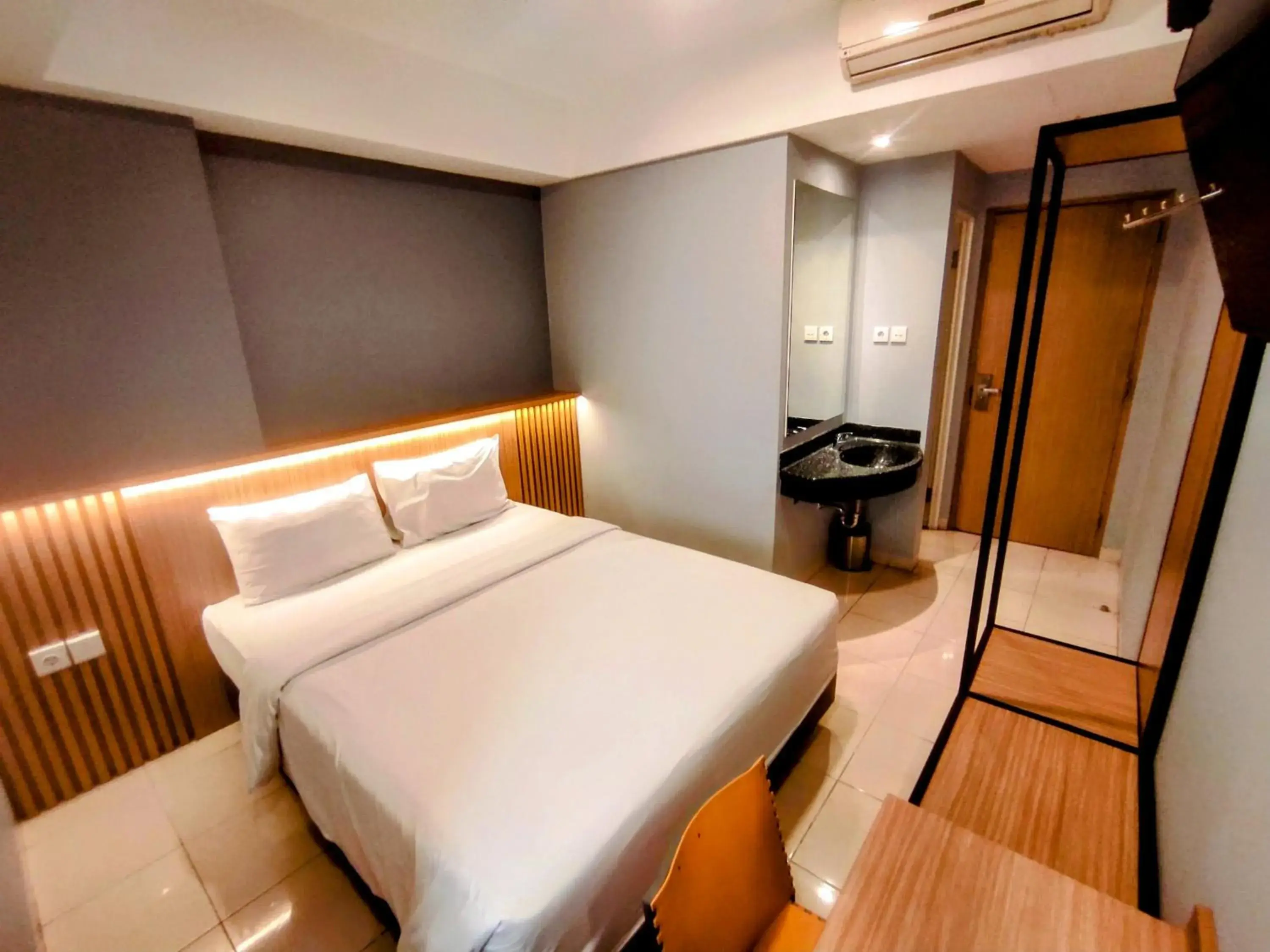 Photo of the whole room, Bed in Studio One Thamrin Hotel Photo of the whole room, Bed in Studio One Thamrin Hotel