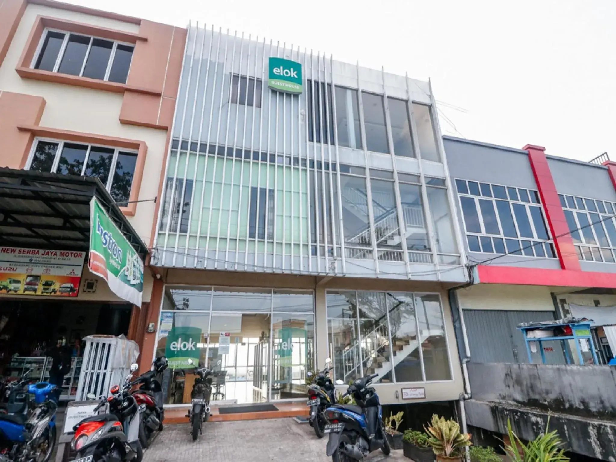 Property building in RedDoorz near Terminal Batu Ampar Property building in RedDoorz near Terminal Batu Ampar