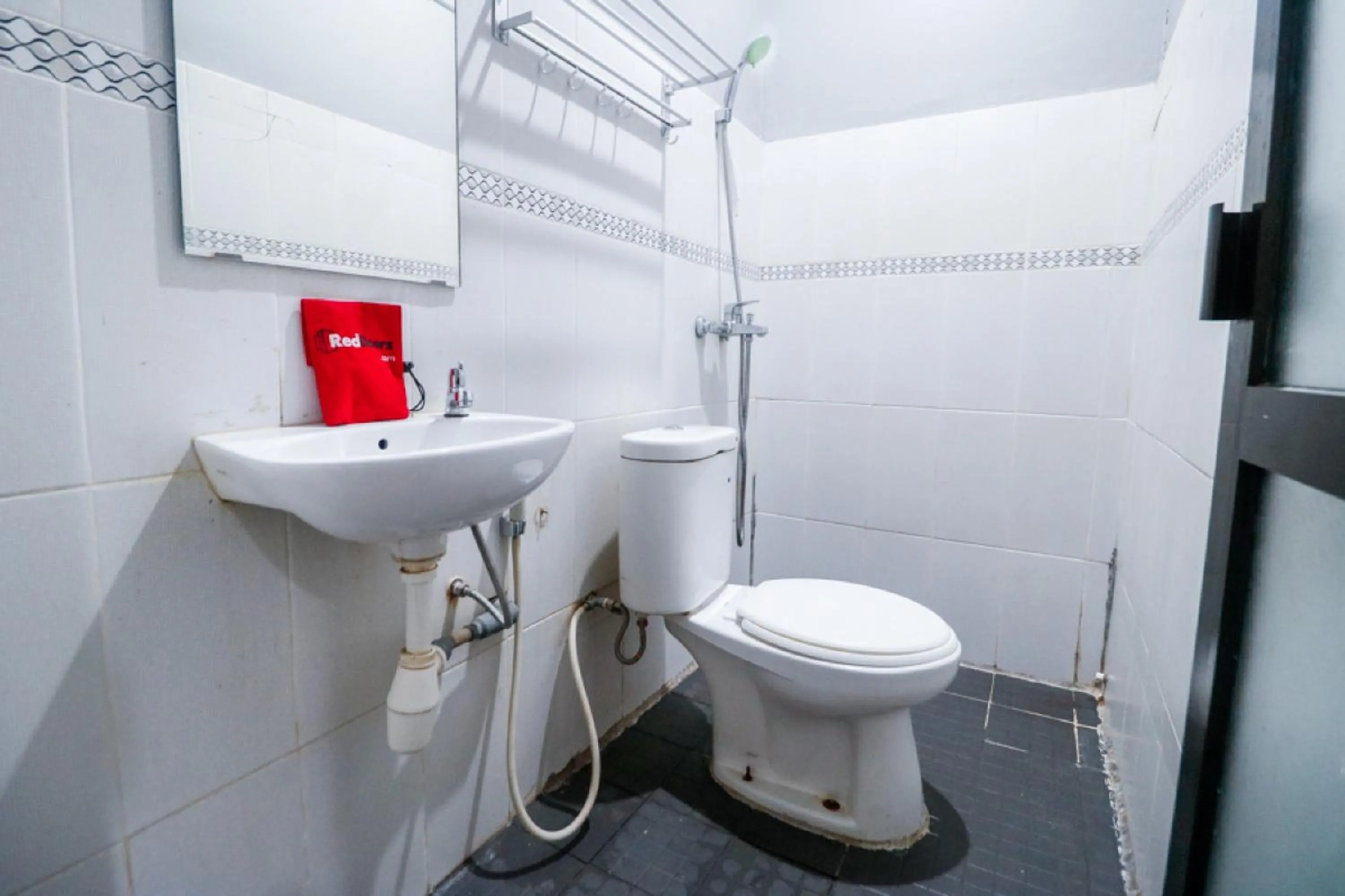 Bathroom in RedDoorz near Terminal Batu Ampar