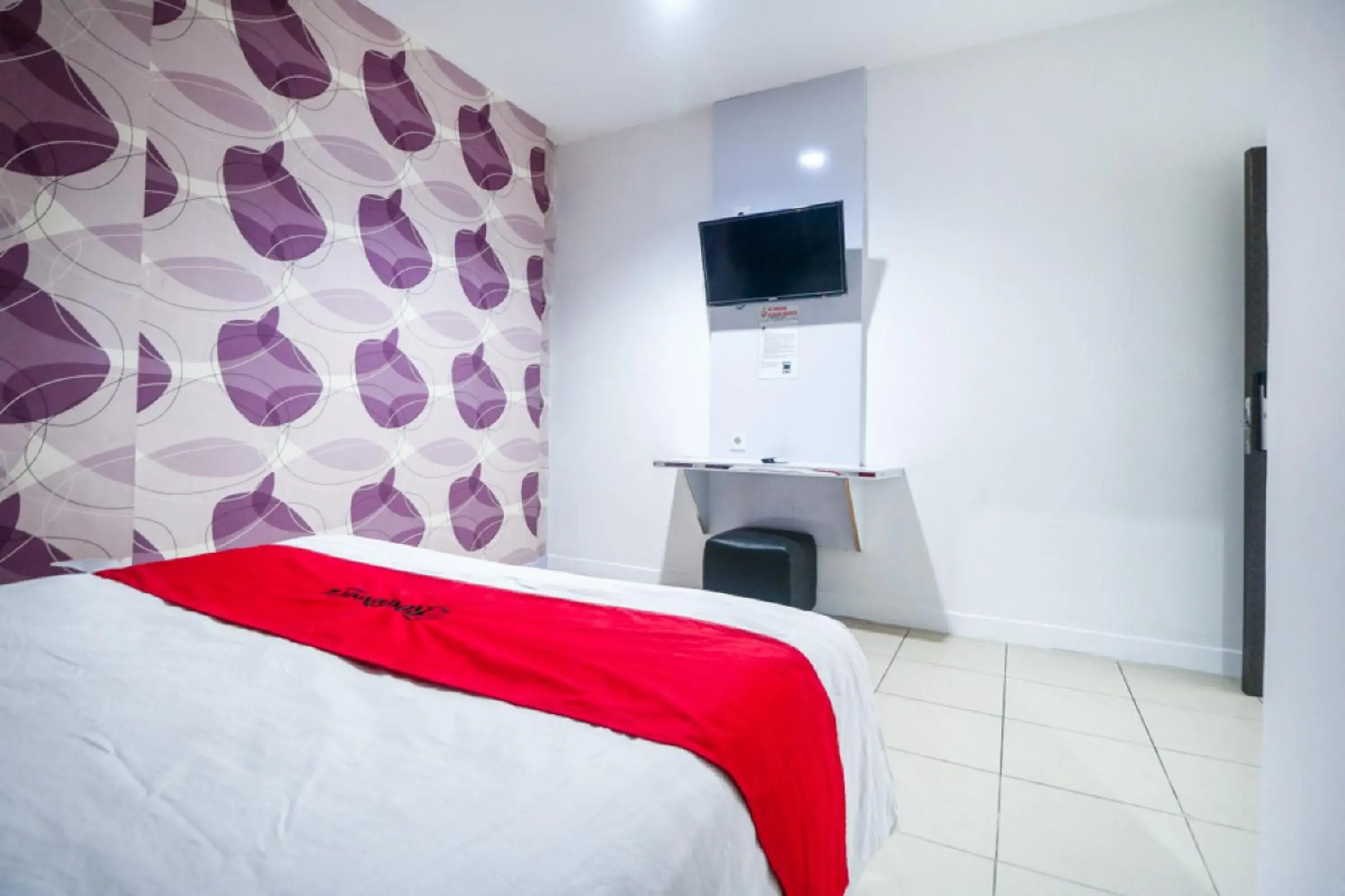 Bedroom, Bed in RedDoorz near Terminal Batu Ampar Bedroom, Bed in RedDoorz near Terminal Batu Ampar