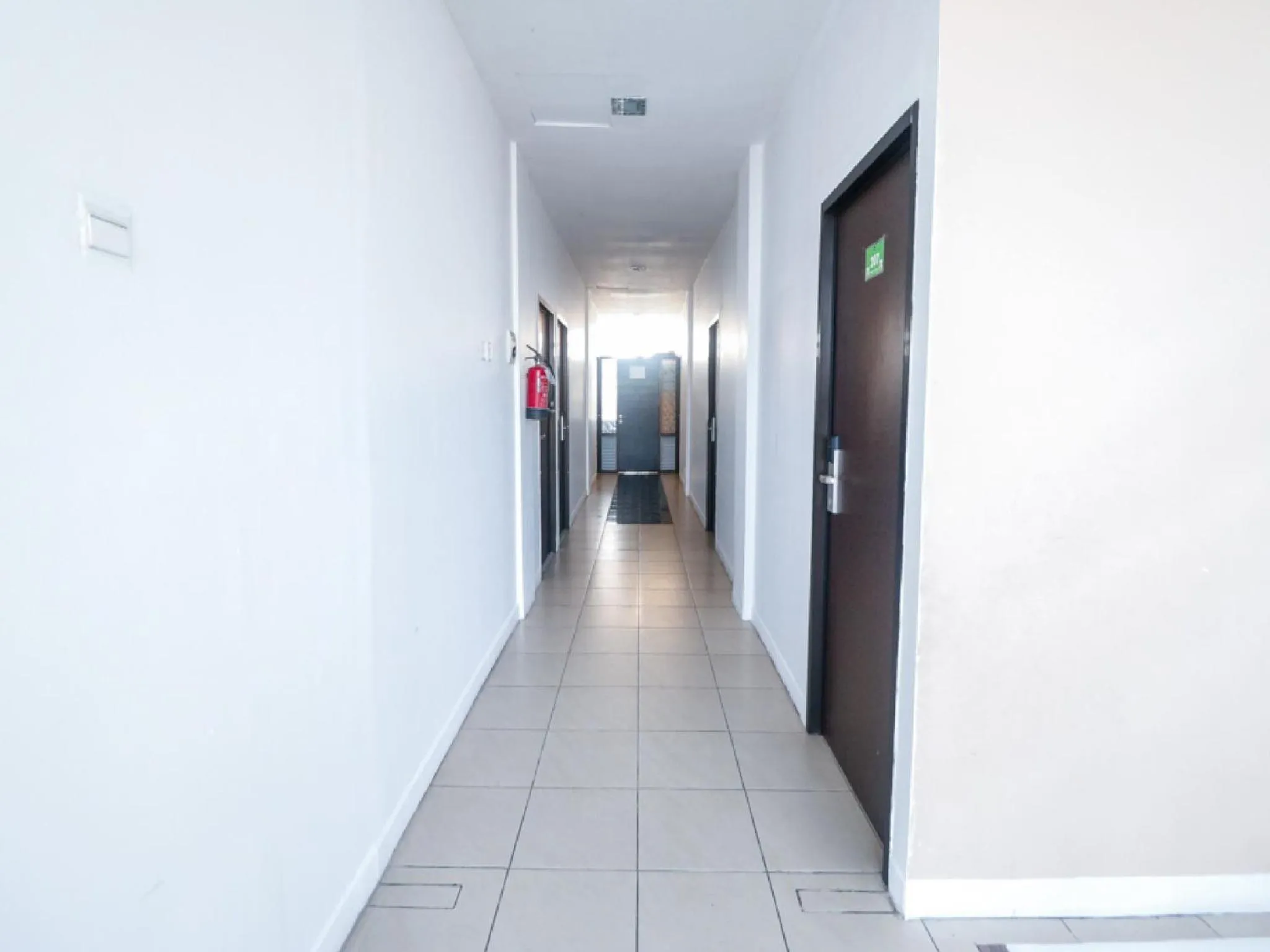 Area and facilities in RedDoorz near Terminal Batu Ampar