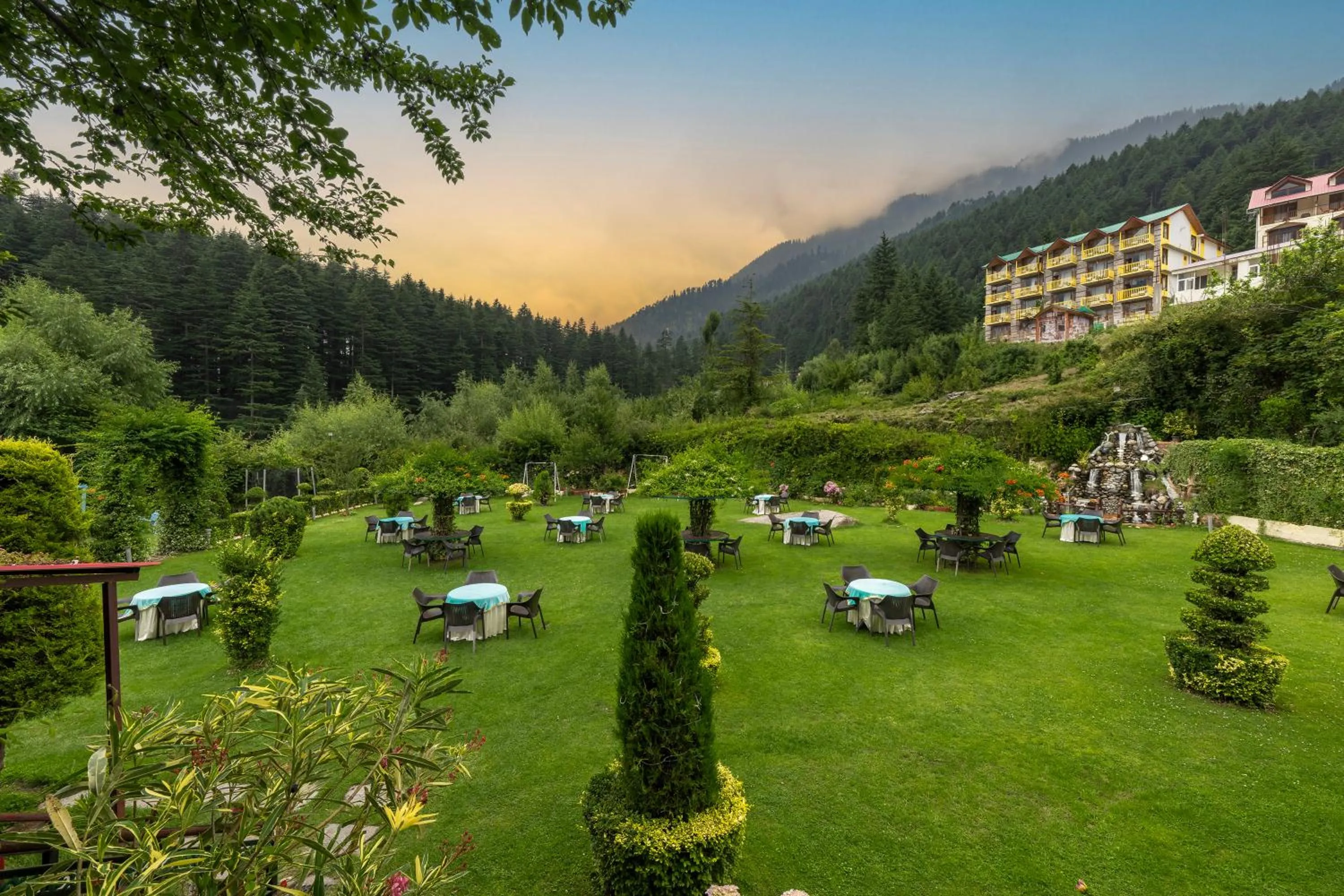 Garden in Snow Valley Resorts & Spa Manali