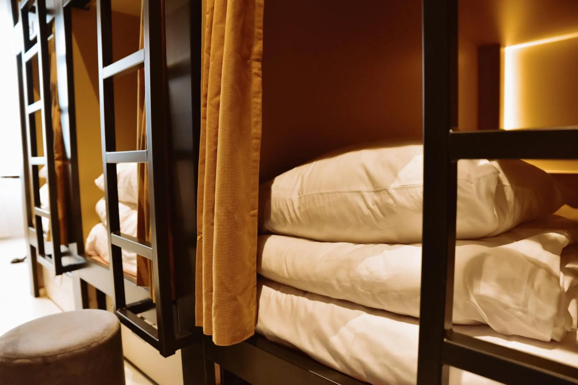 bunk bed, Bed in Durty Nelly's Inn