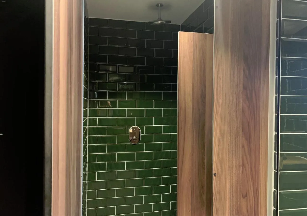 Shower in Durty Nelly's Inn