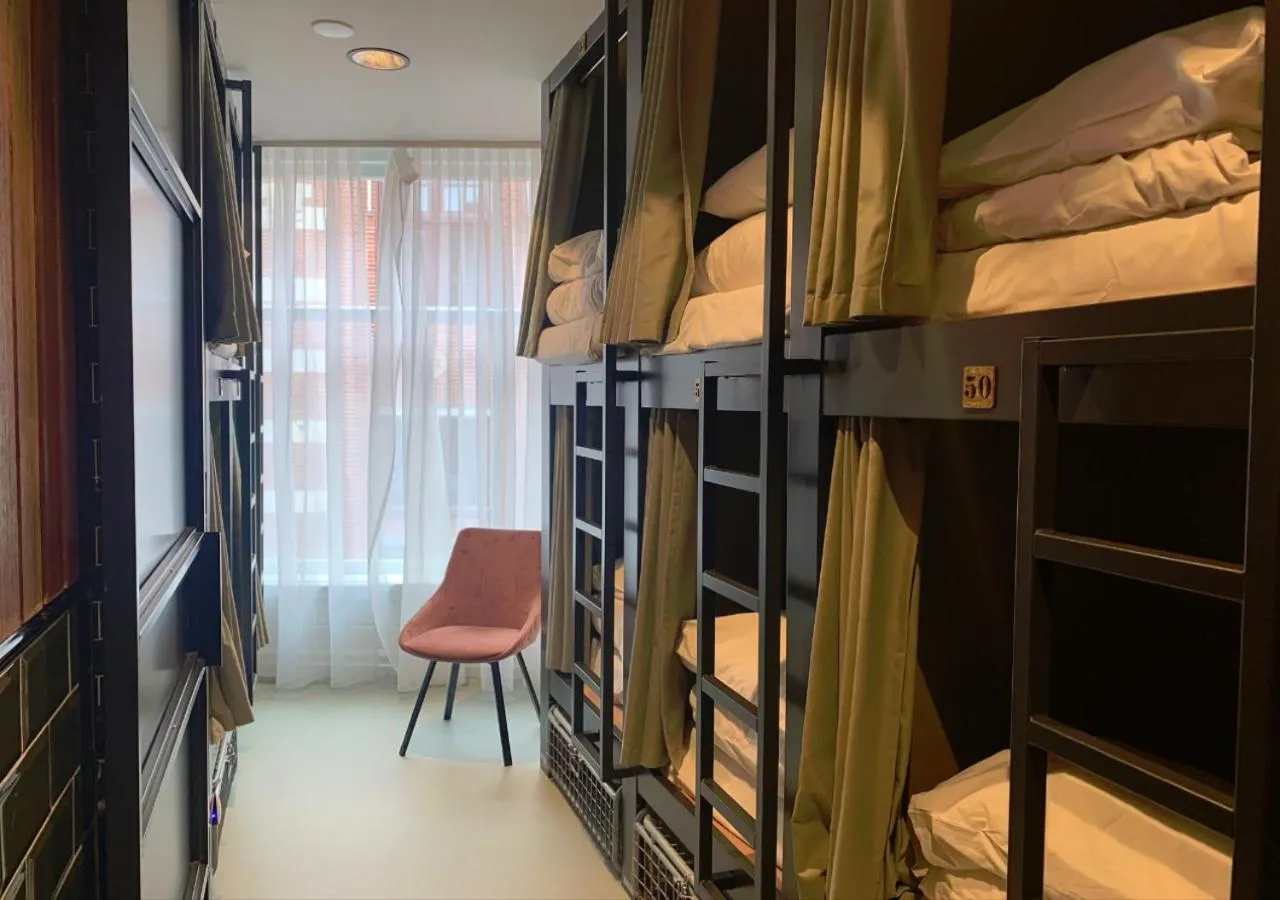 Bedroom, Bed in Durty Nelly's Inn