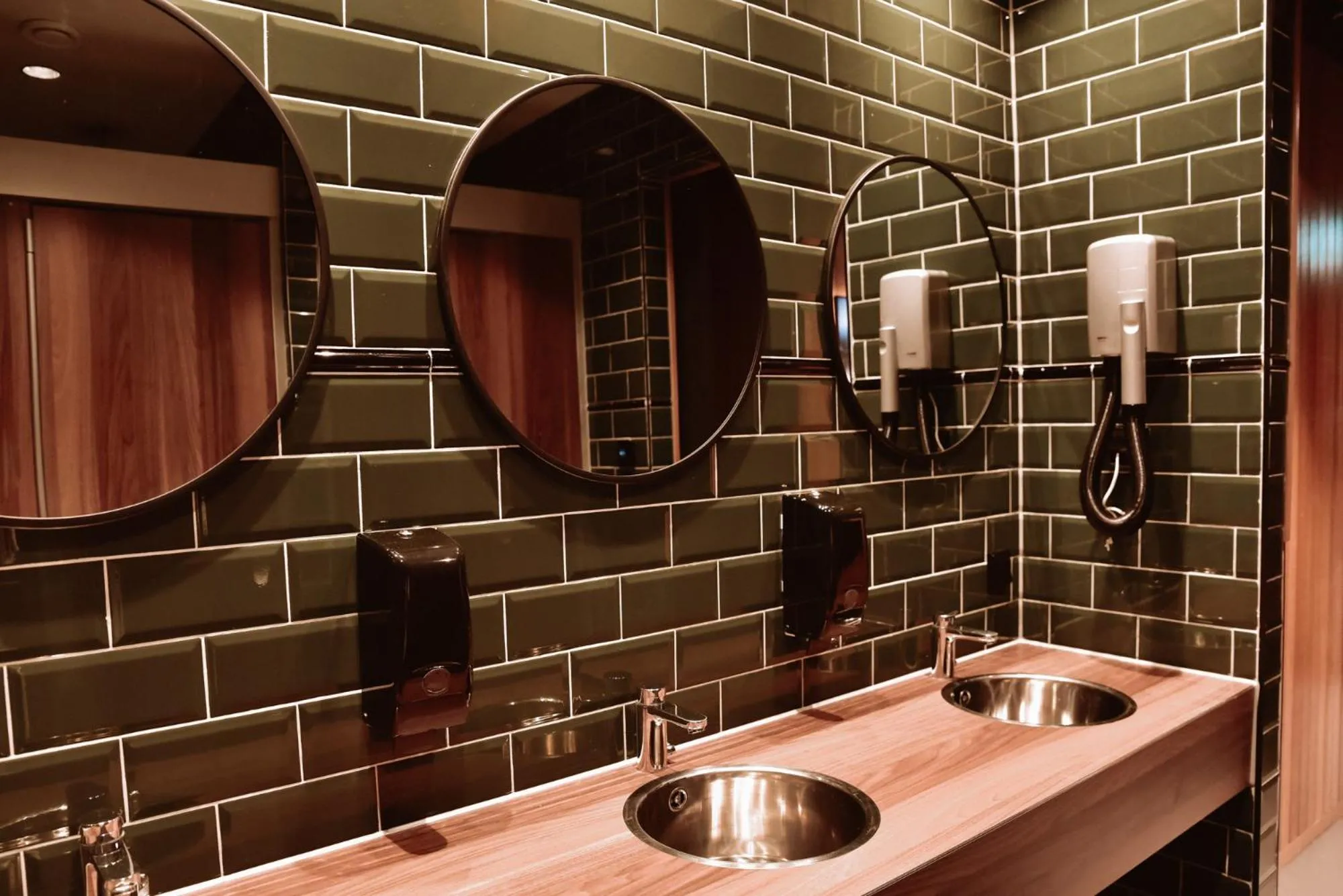 Bathroom in Durty Nelly's Inn