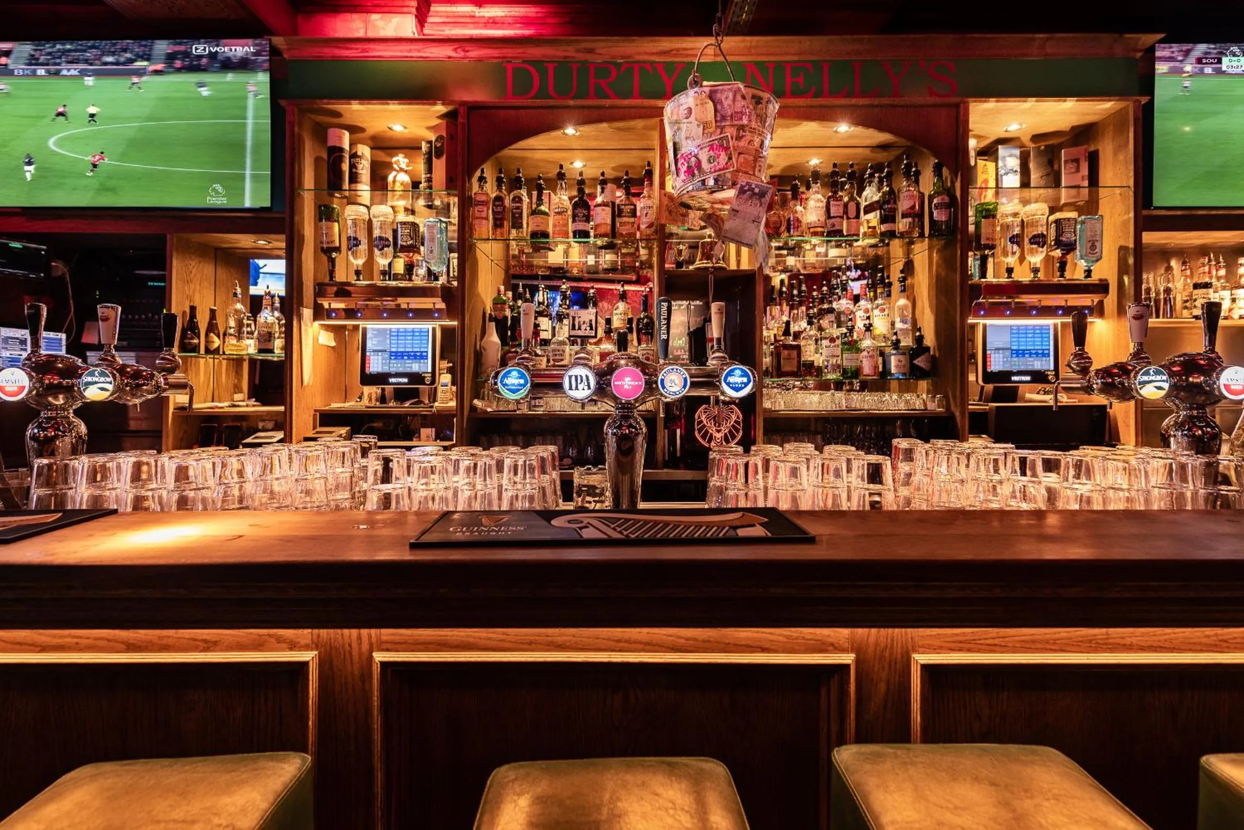 Lounge or bar in Durty Nelly's Inn