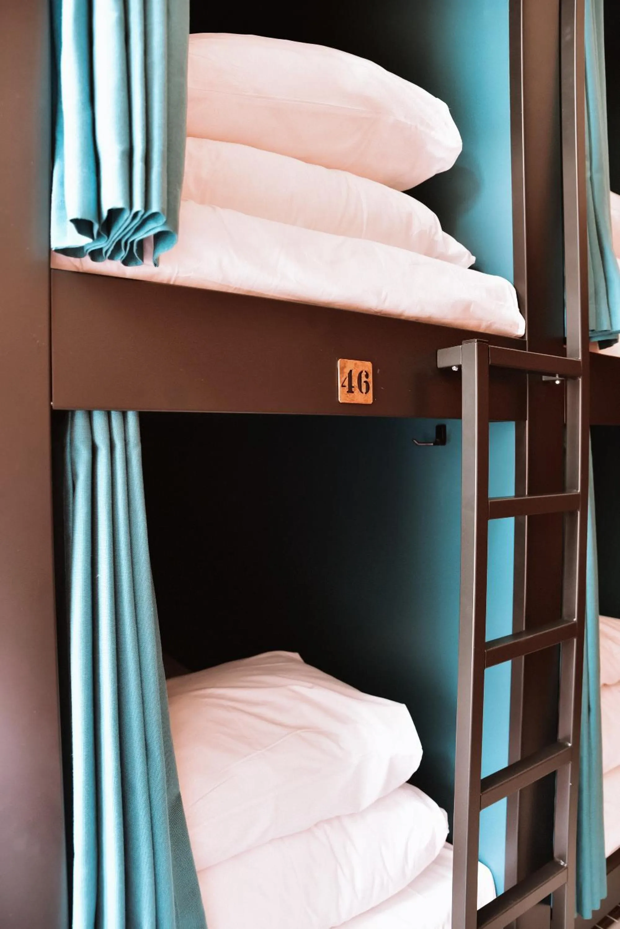 bunk bed, Bed in Durty Nelly's Inn