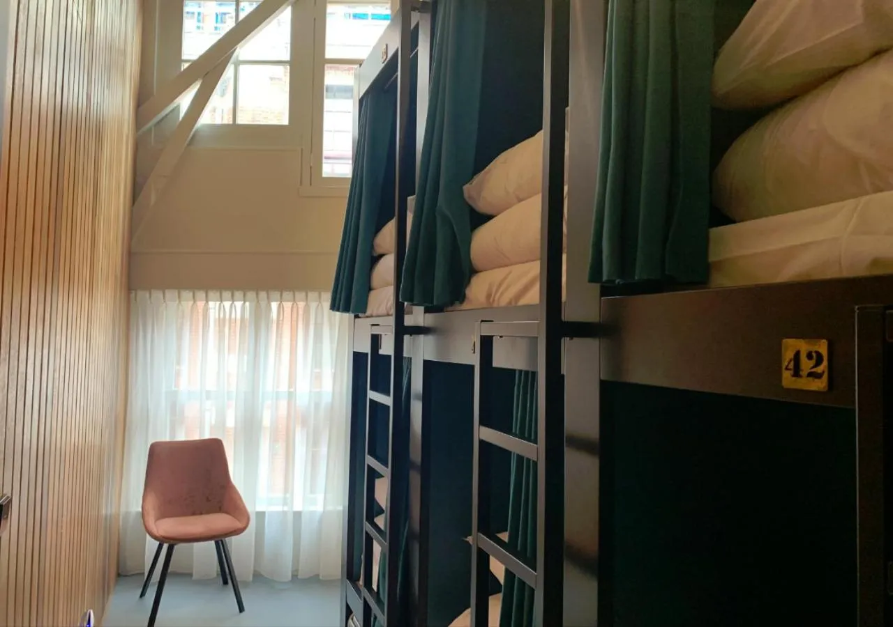 Bedroom in Durty Nelly's Inn