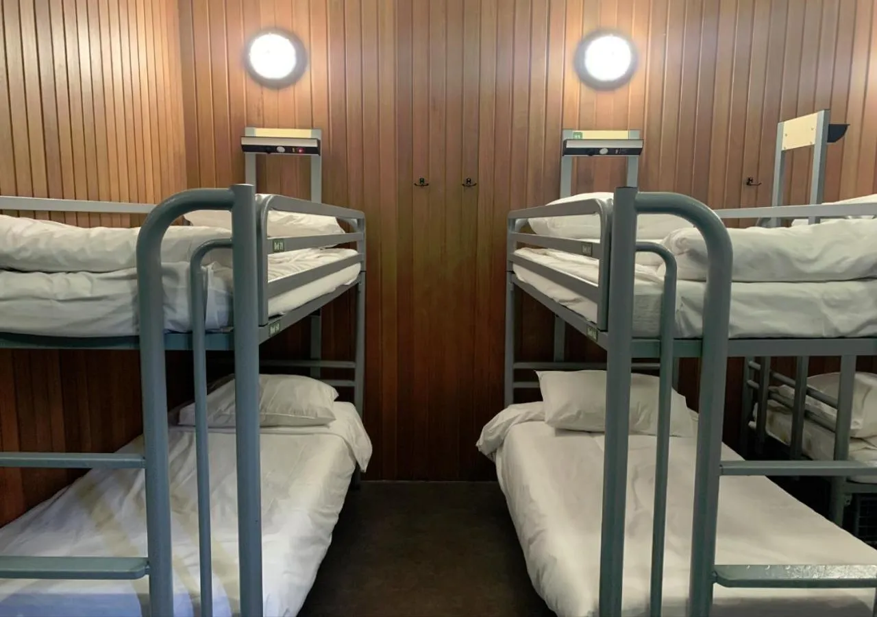 Bedroom, Bed in Durty Nelly's Inn