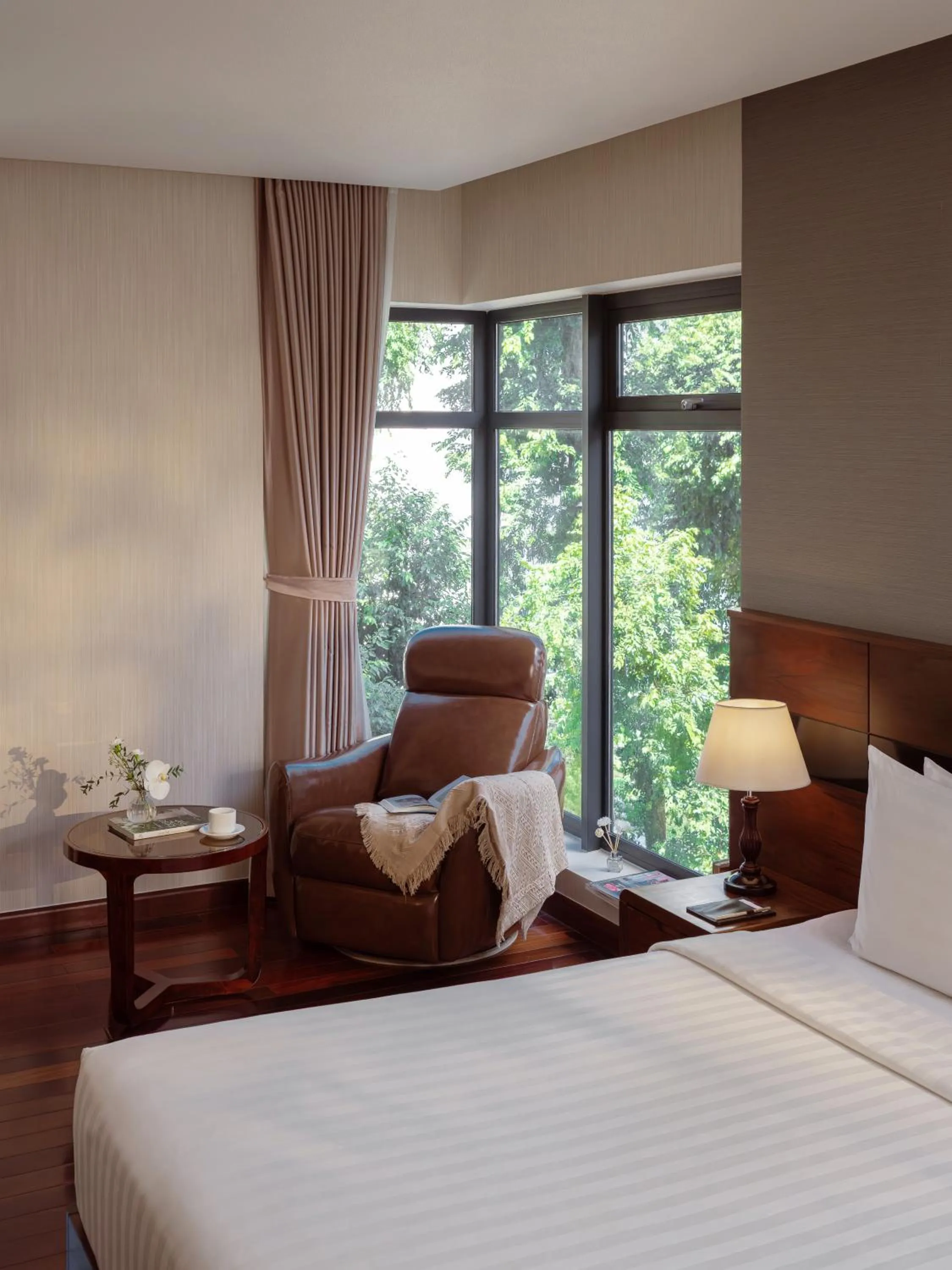 Seating area, Bed in Orchids Saigon Hotel