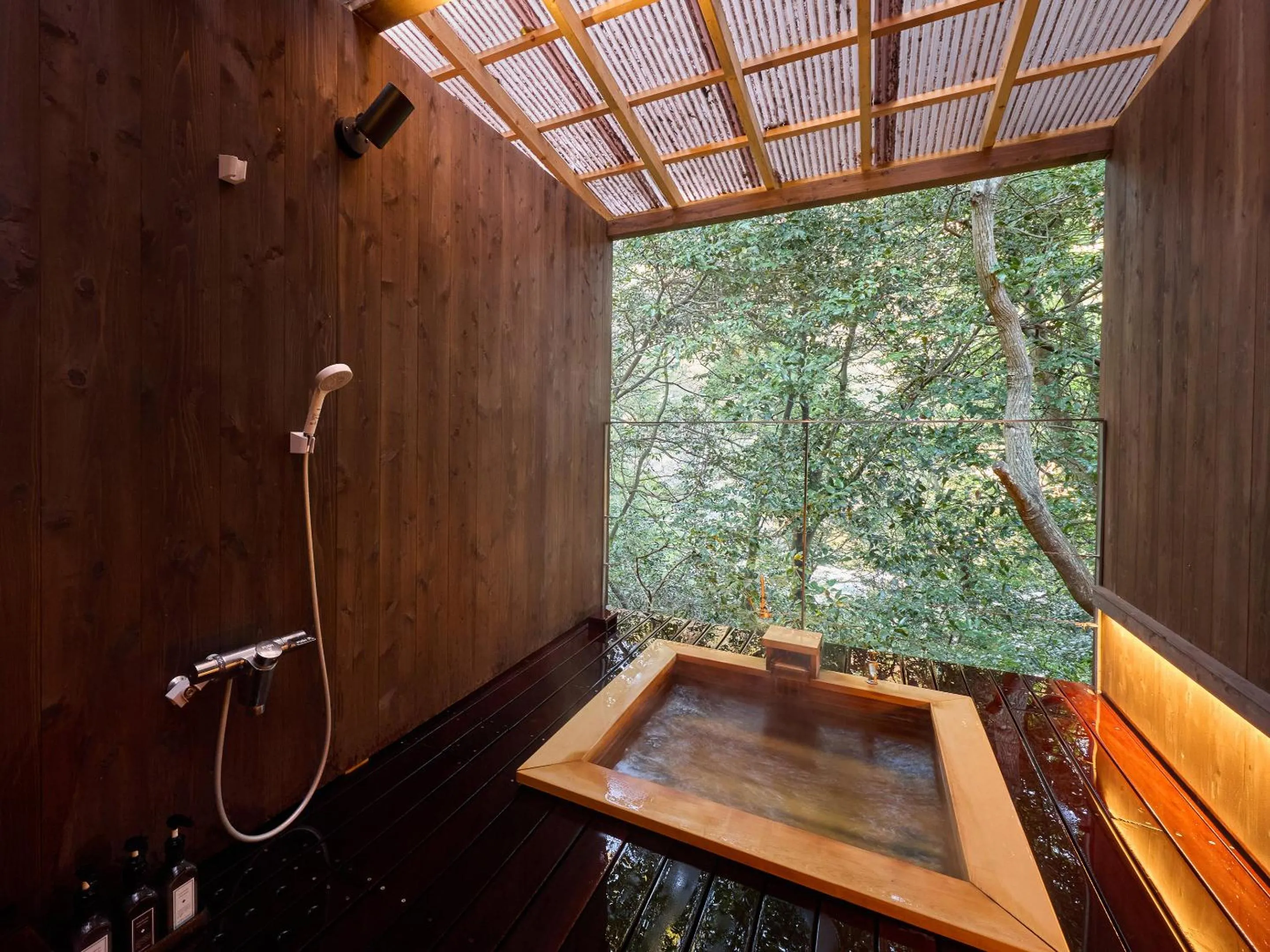 Hot Spring Bath in Seikansou