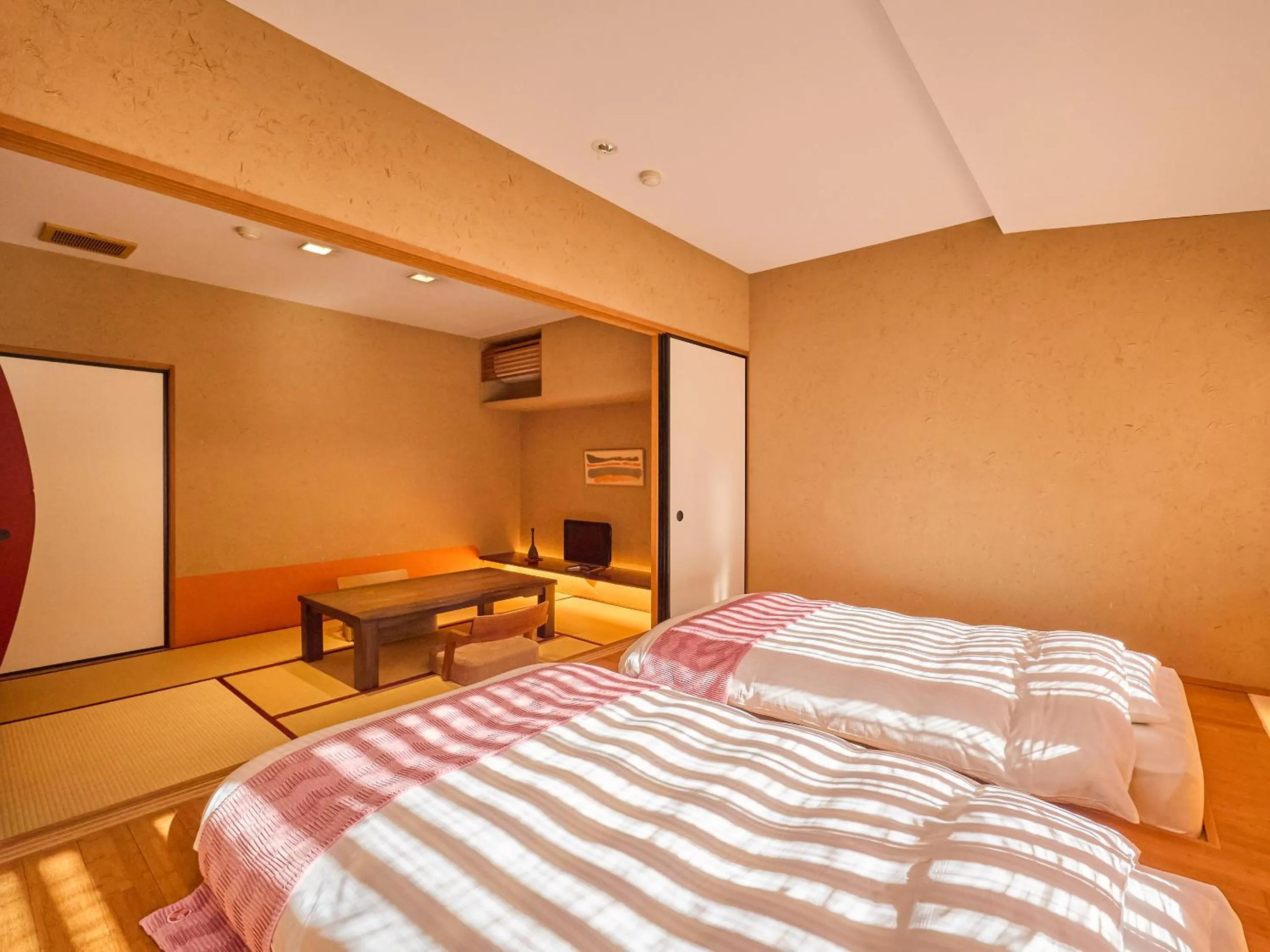 Photo of the whole room, Bed in Seikansou