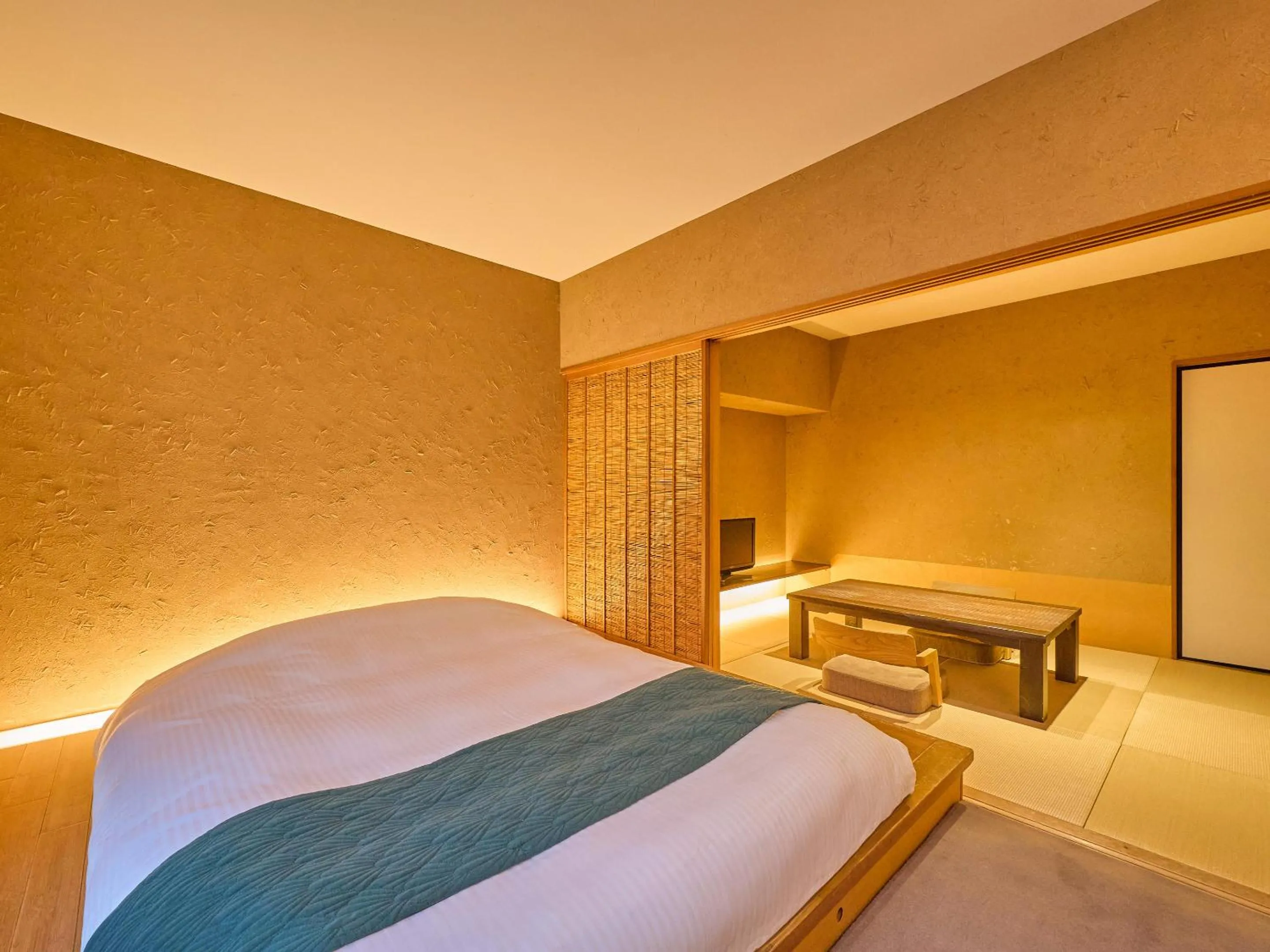 Photo of the whole room, Bed in Seikansou