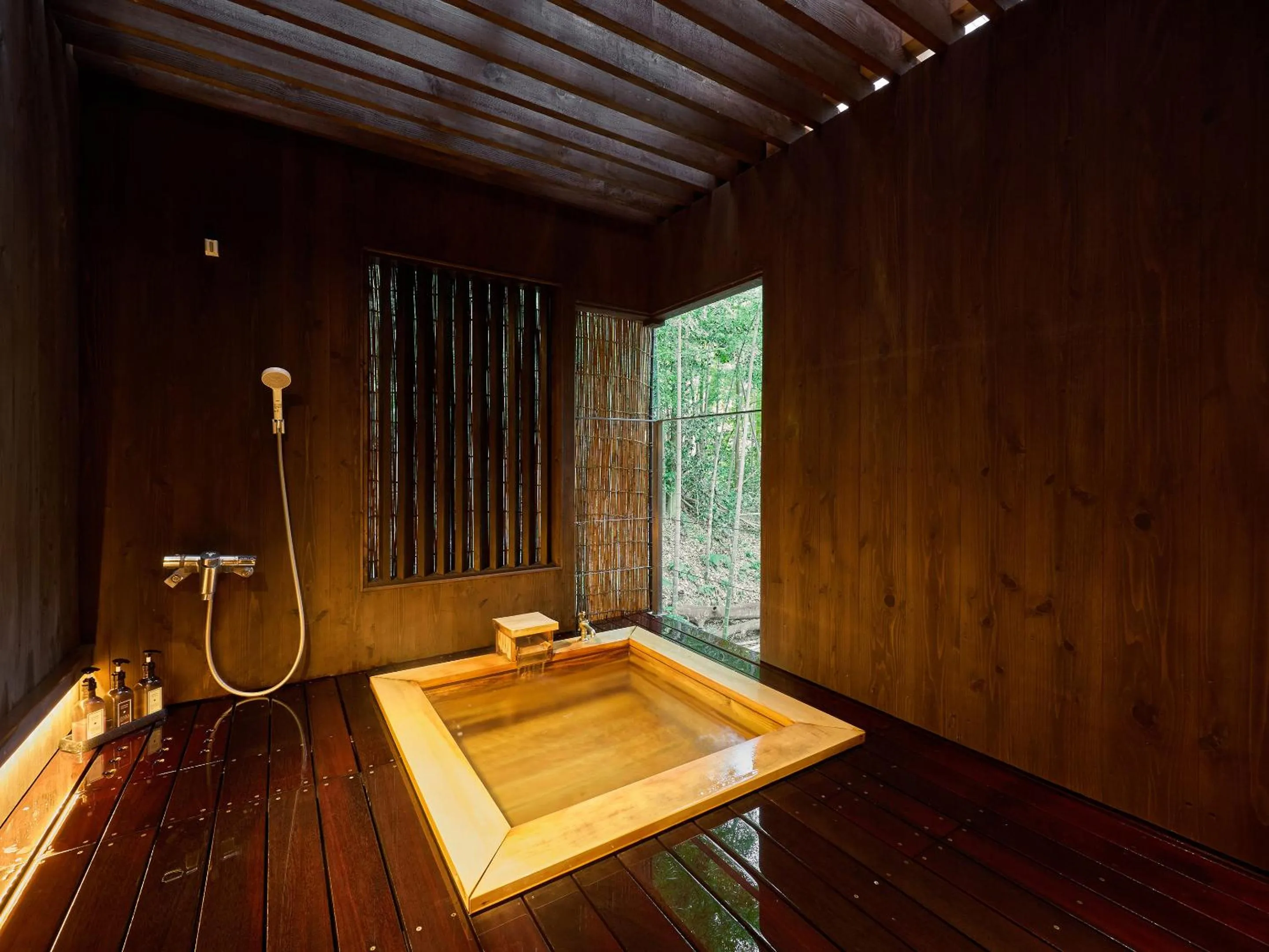 Hot Spring Bath in Seikansou