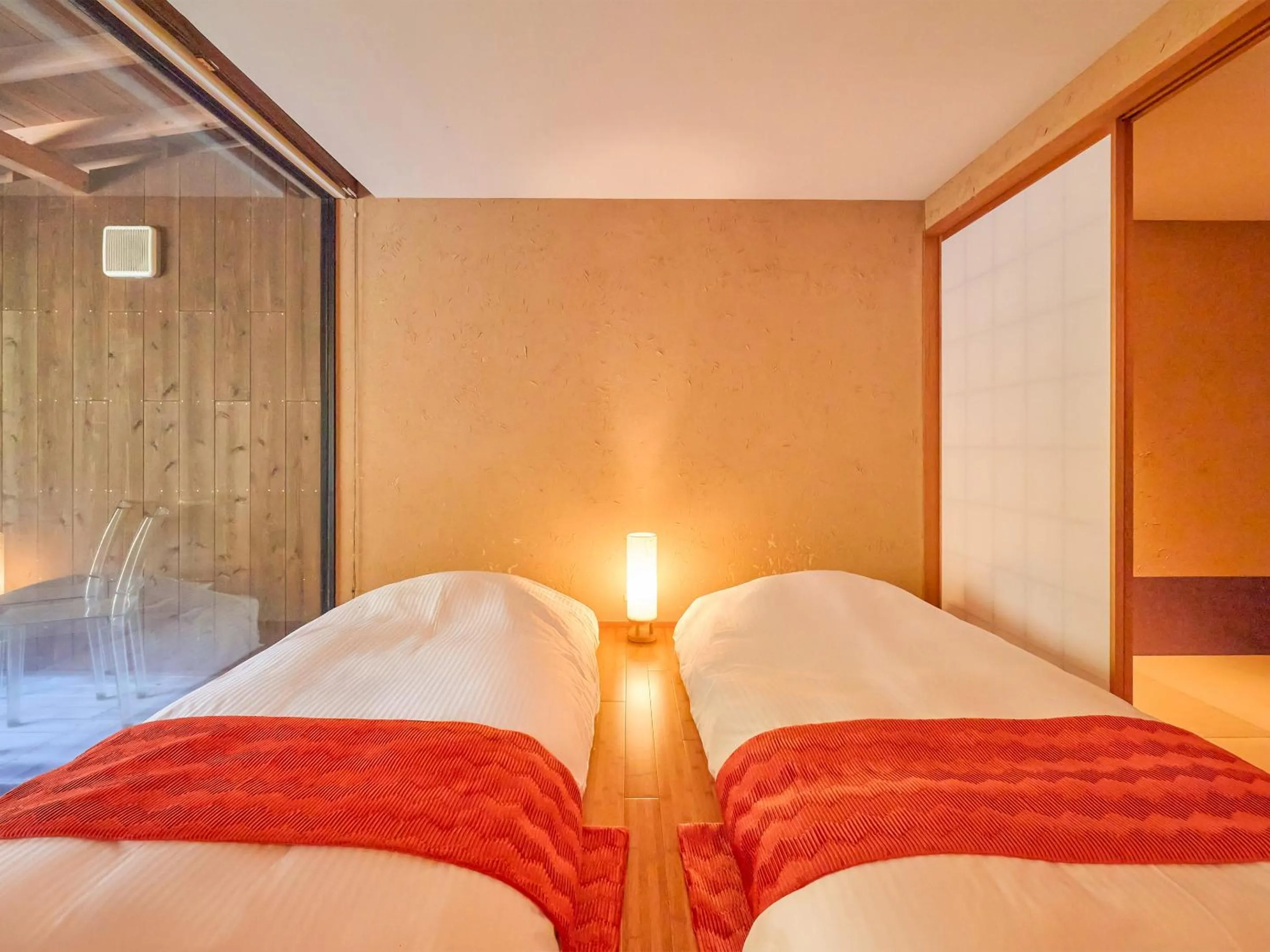 Photo of the whole room, Bed in Seikansou