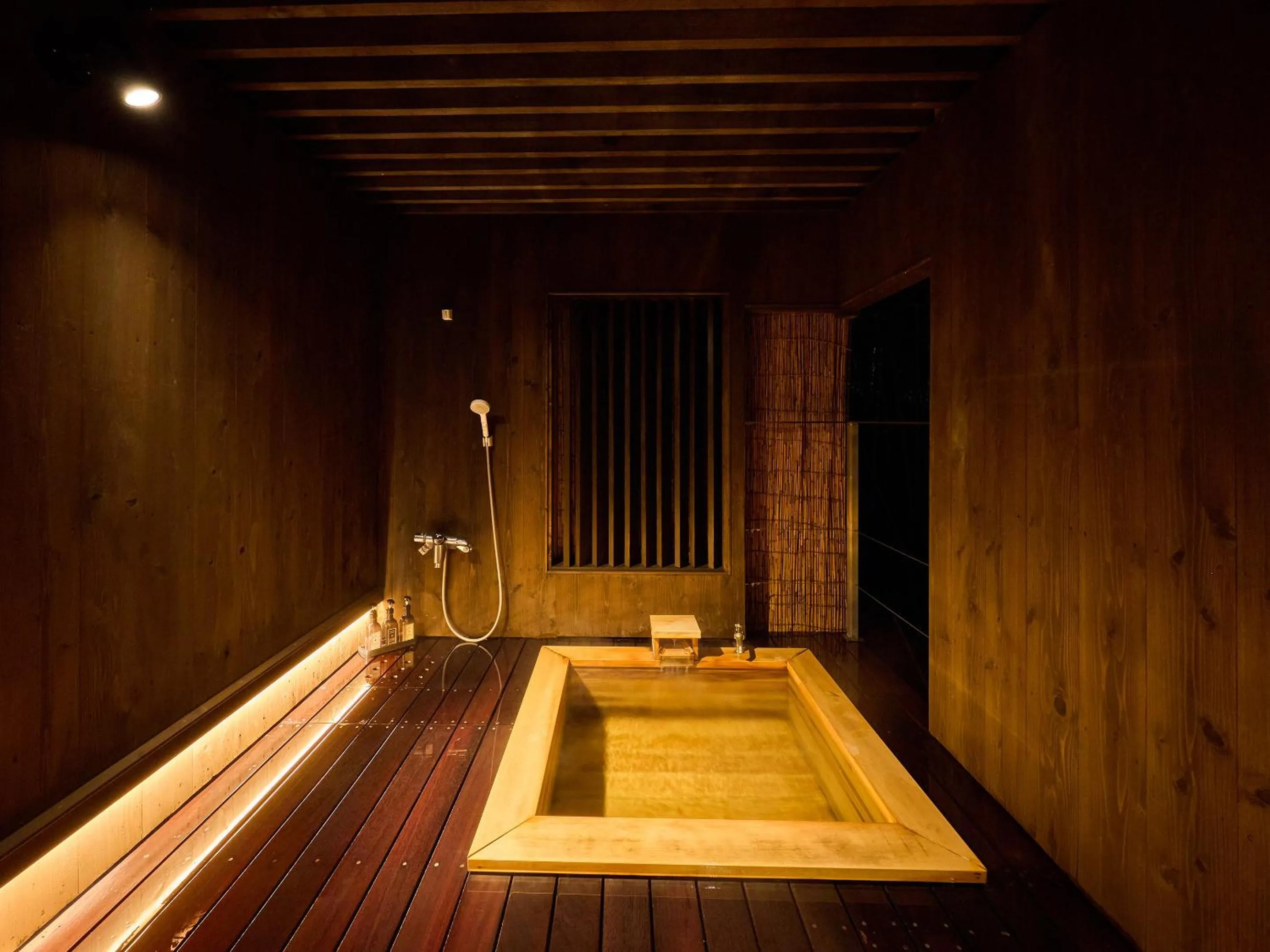 Hot Spring Bath in Seikansou