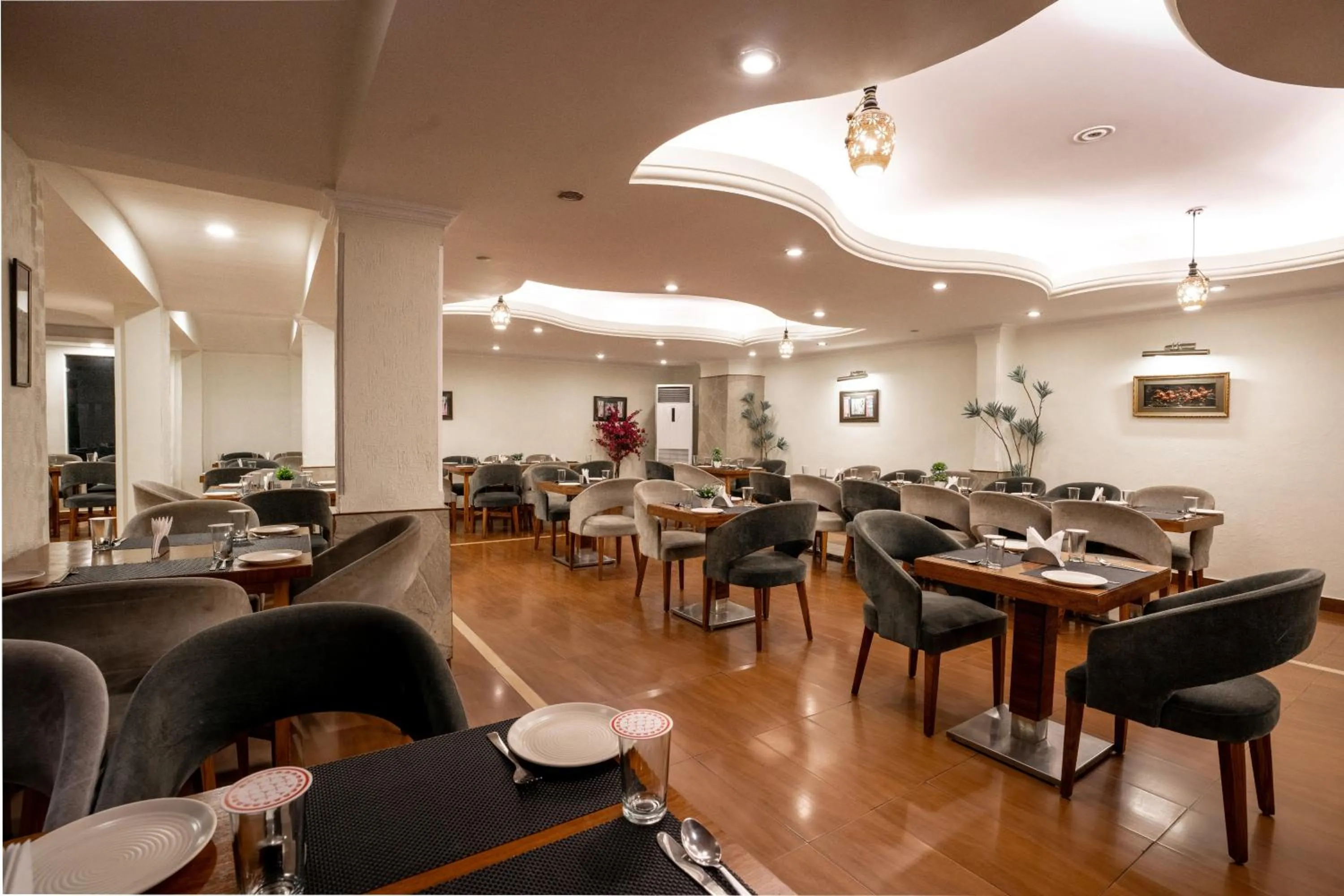 Restaurant/places to eat in Snow Valley Resorts Dalhousie