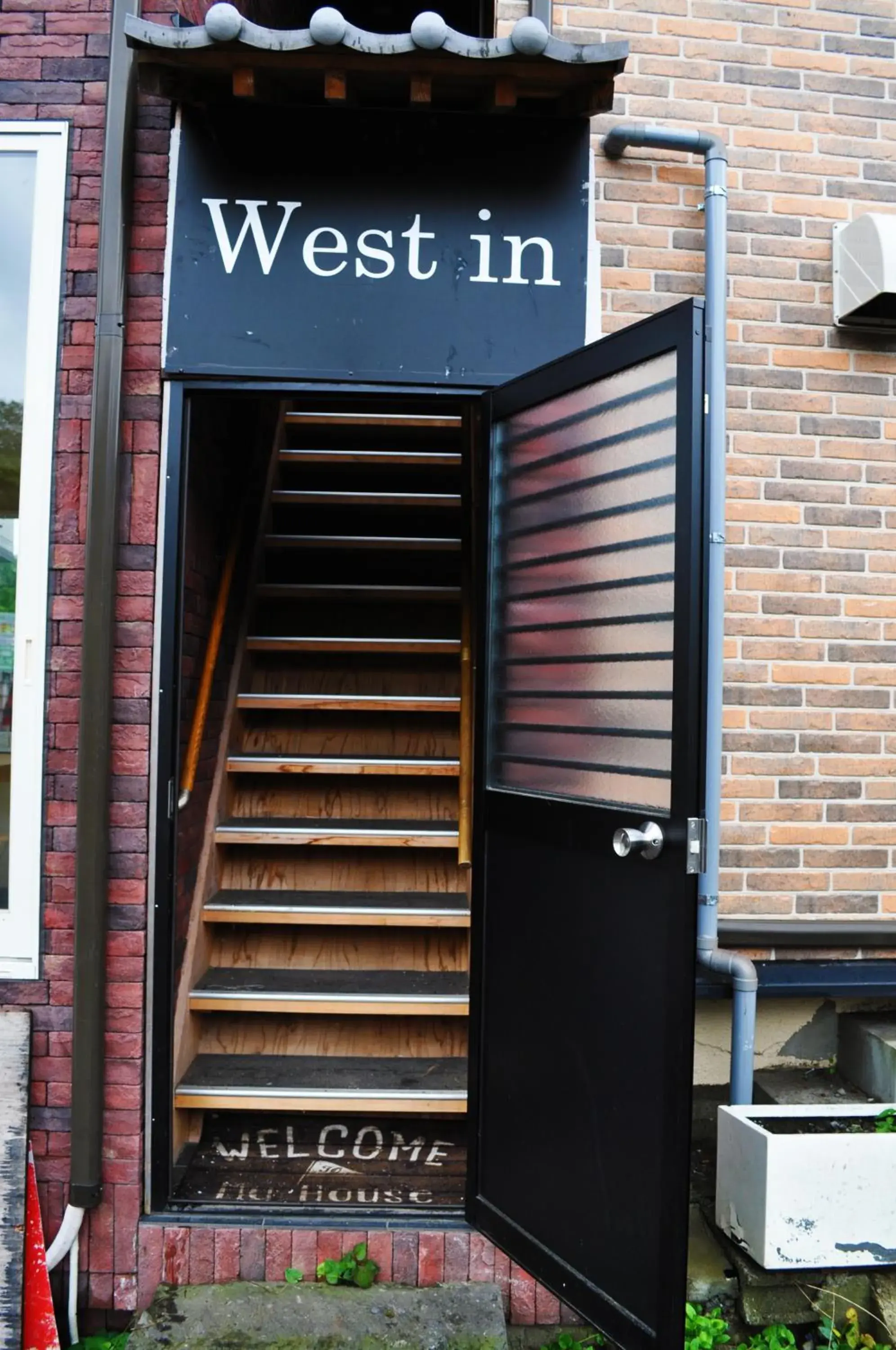 Facade/entrance in WEST in Facade/entrance in WEST in