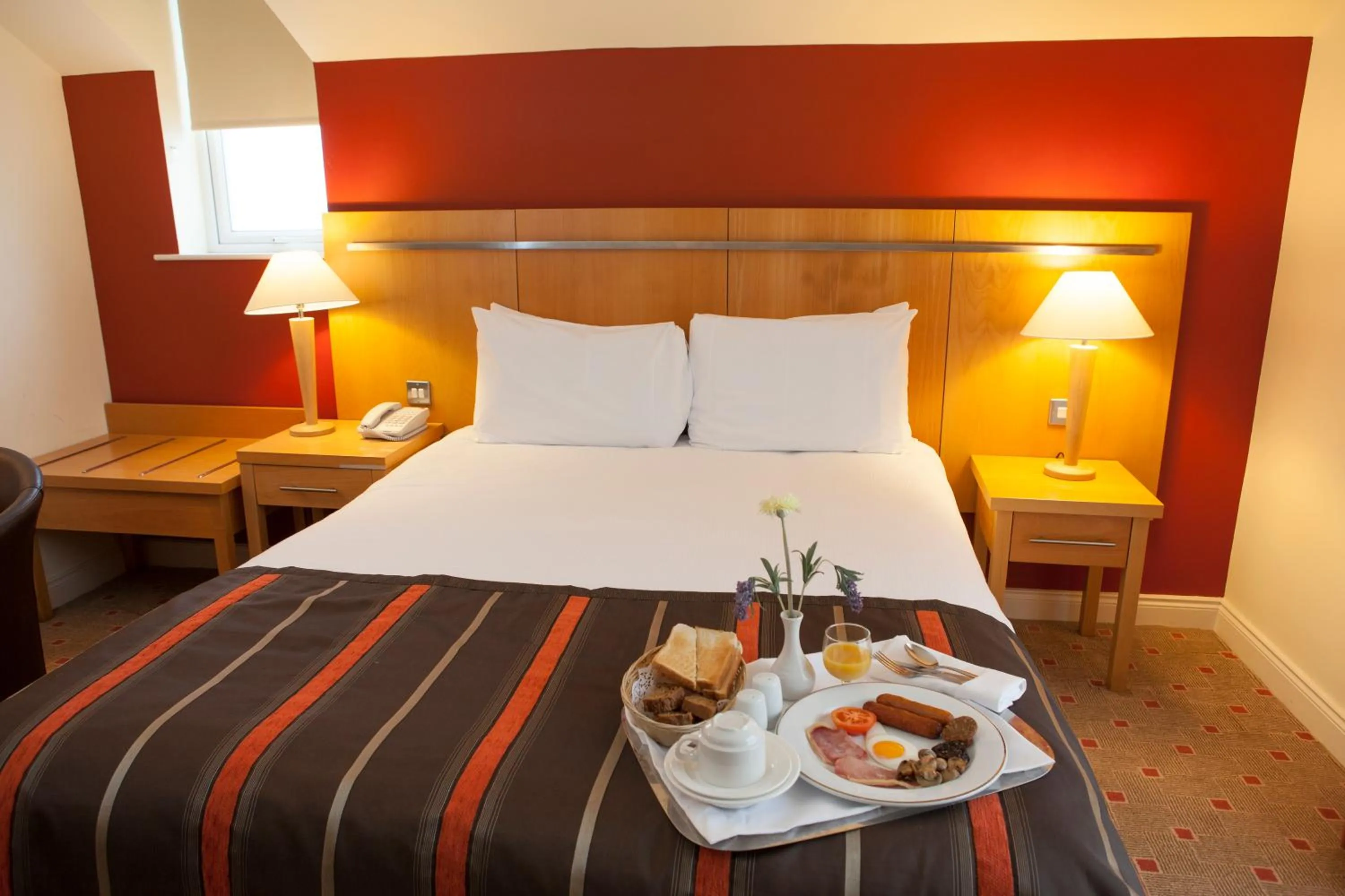 Bed in Lahinch Coast Hotel and Suites