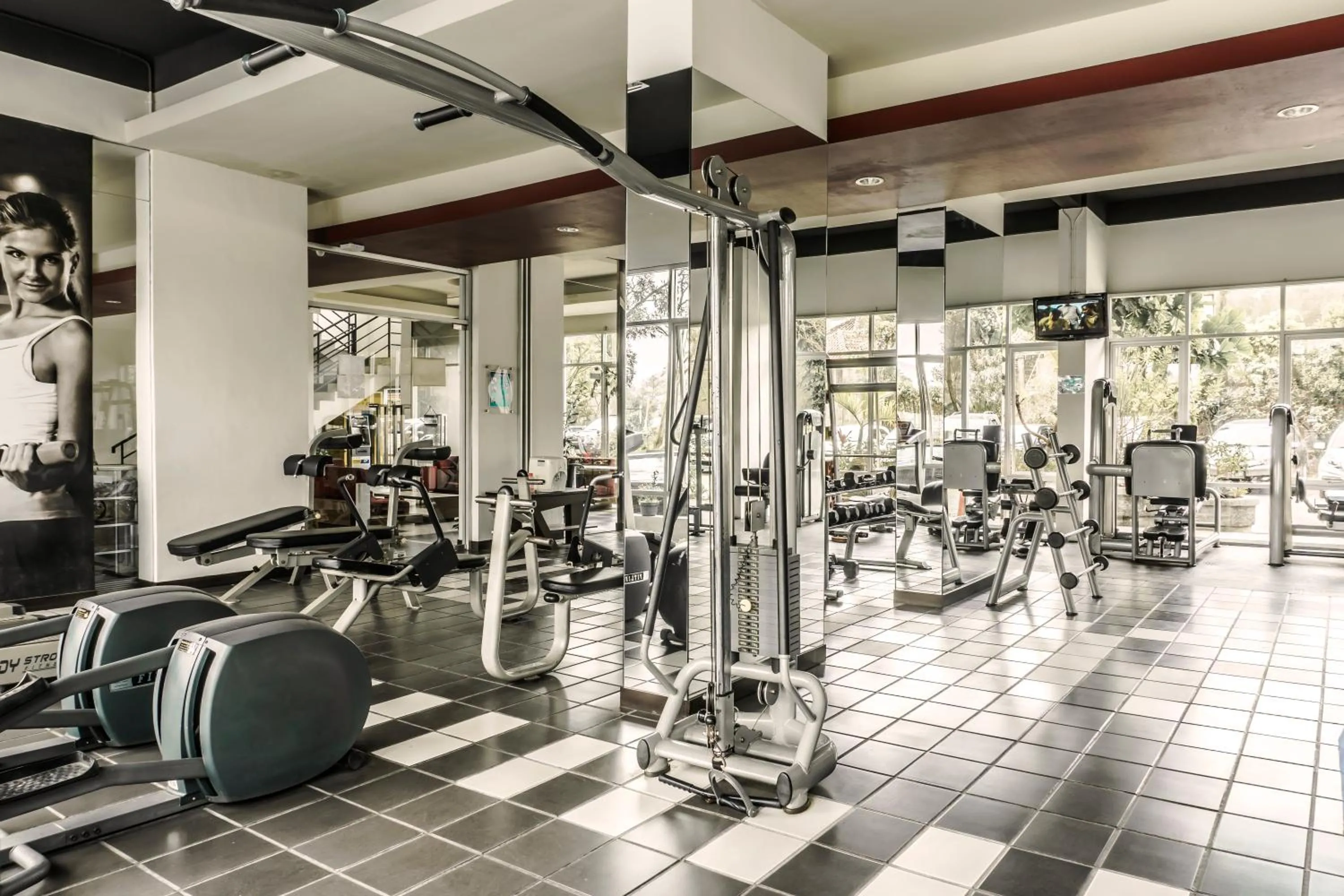 Fitness centre/facilities in High Livin Apartment Baros