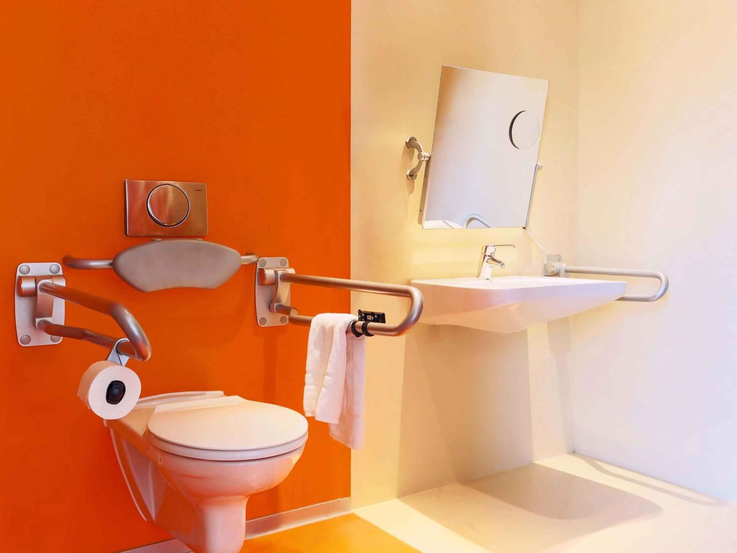 Shower in B&B Hotel Aalen