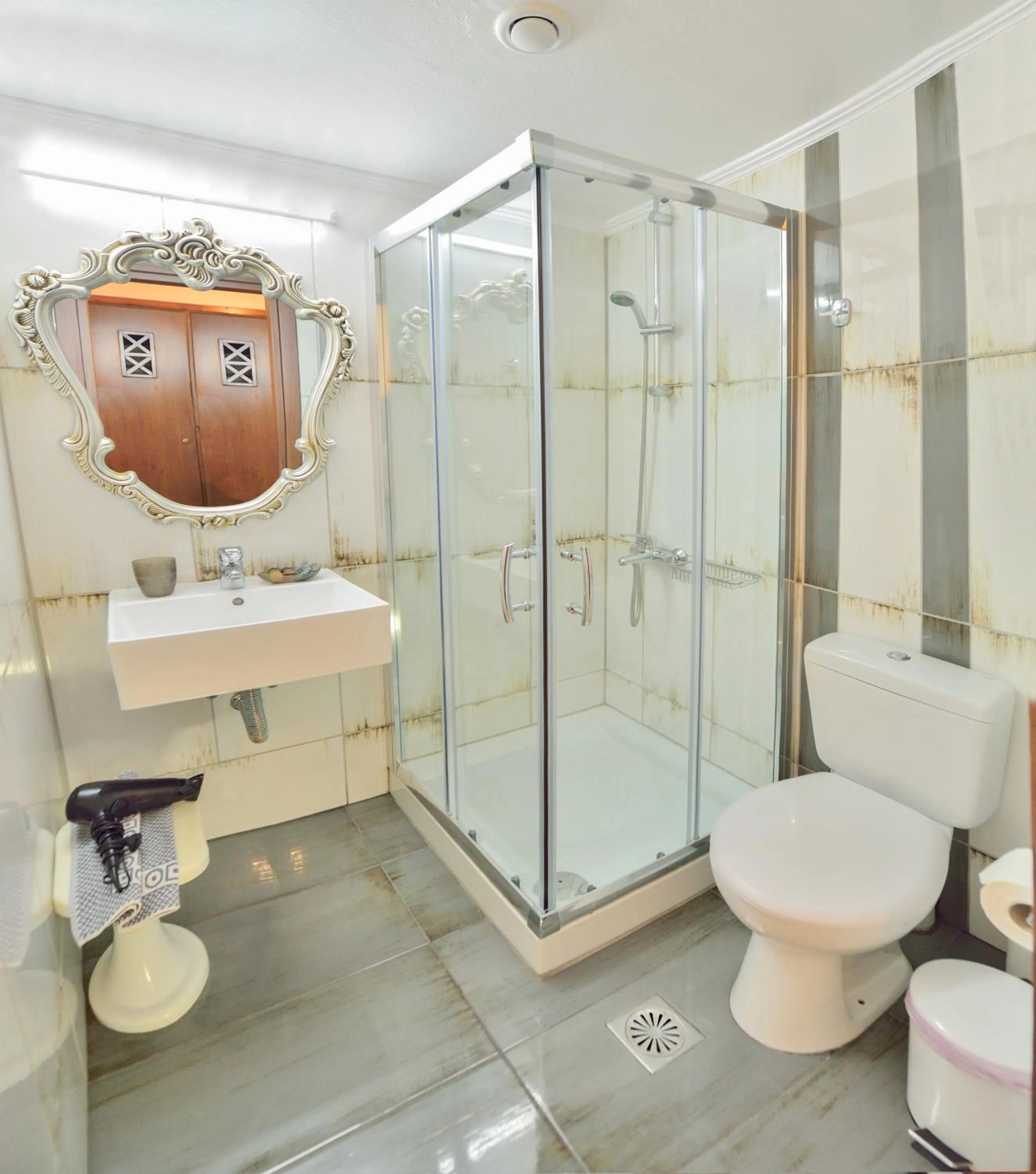 Bathroom in Hotel Peli