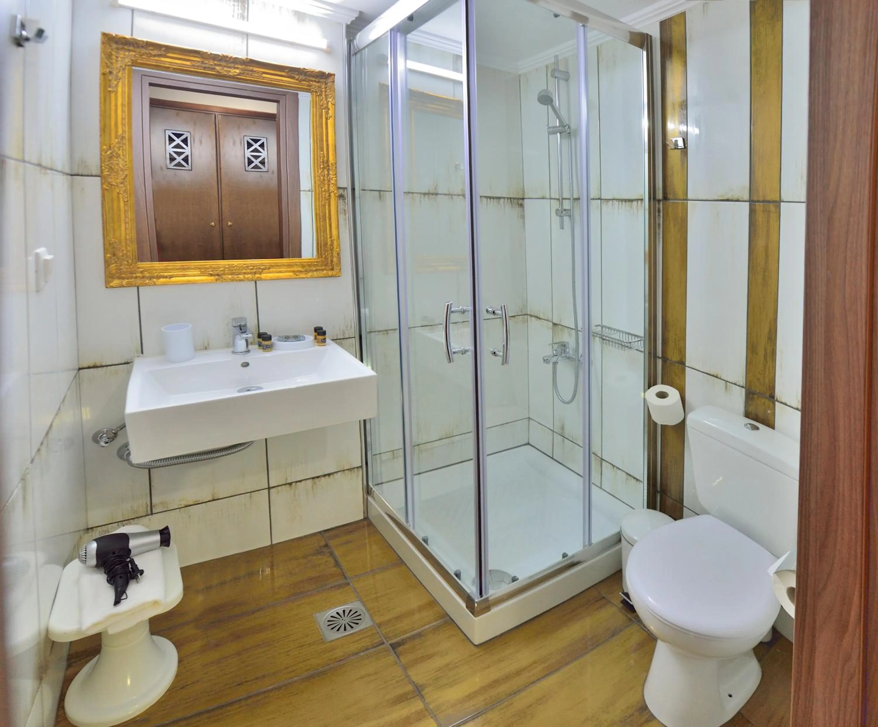 Bathroom in Hotel Peli