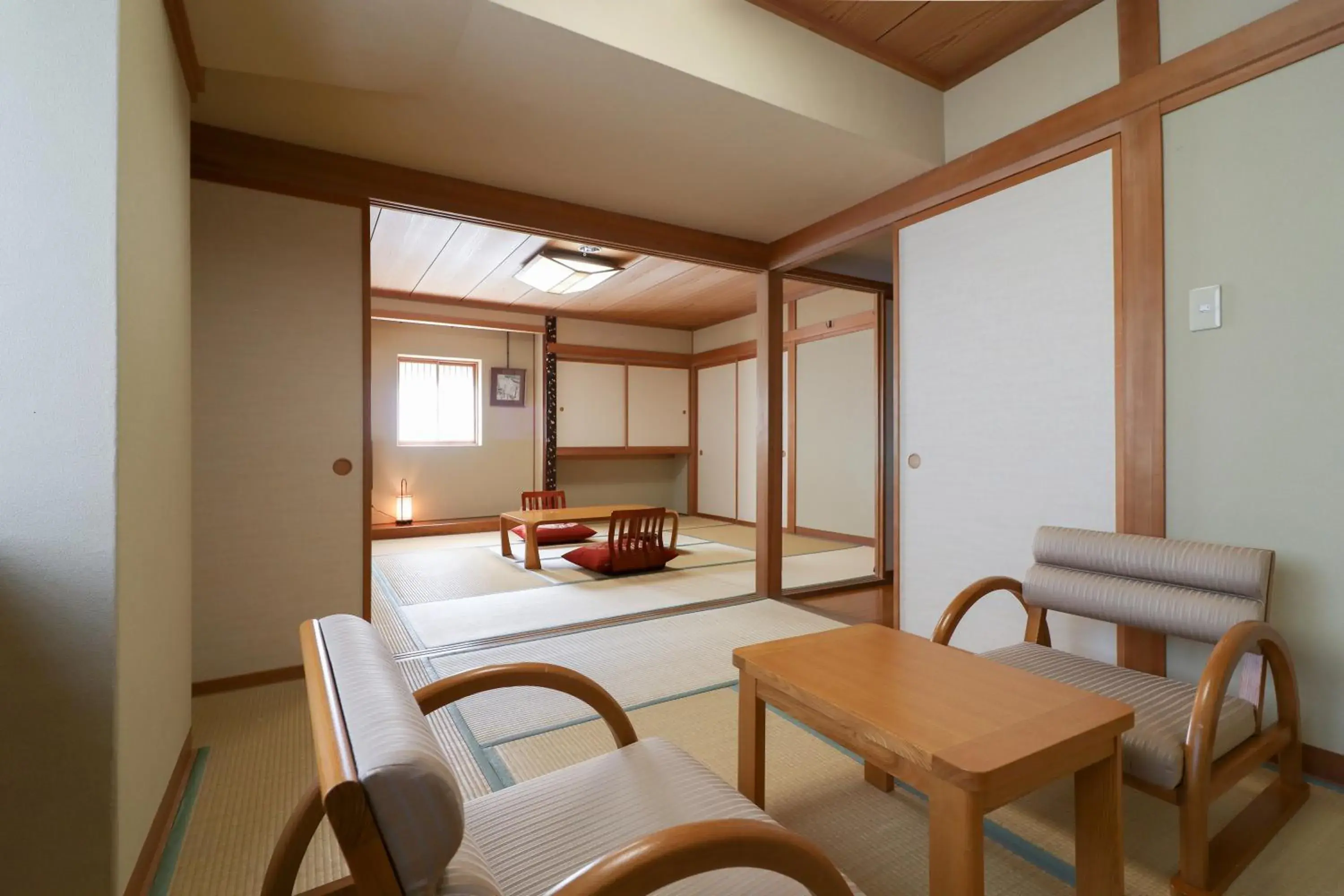 Photo of the whole room, Seating Area in Hotel Shirakabaso Shigakogen