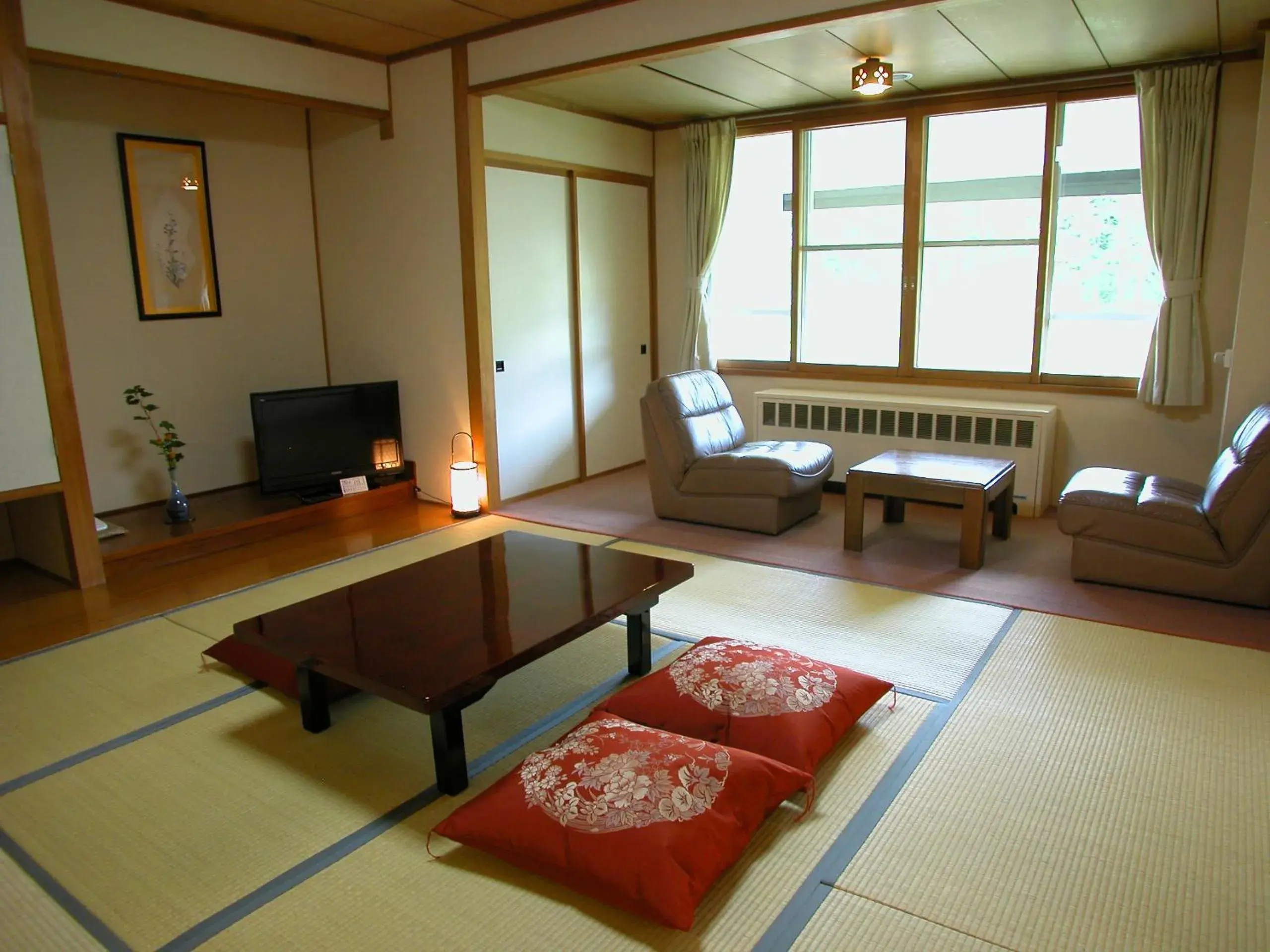 Photo of the whole room, Seating Area in Hotel Shirakabaso Shigakogen