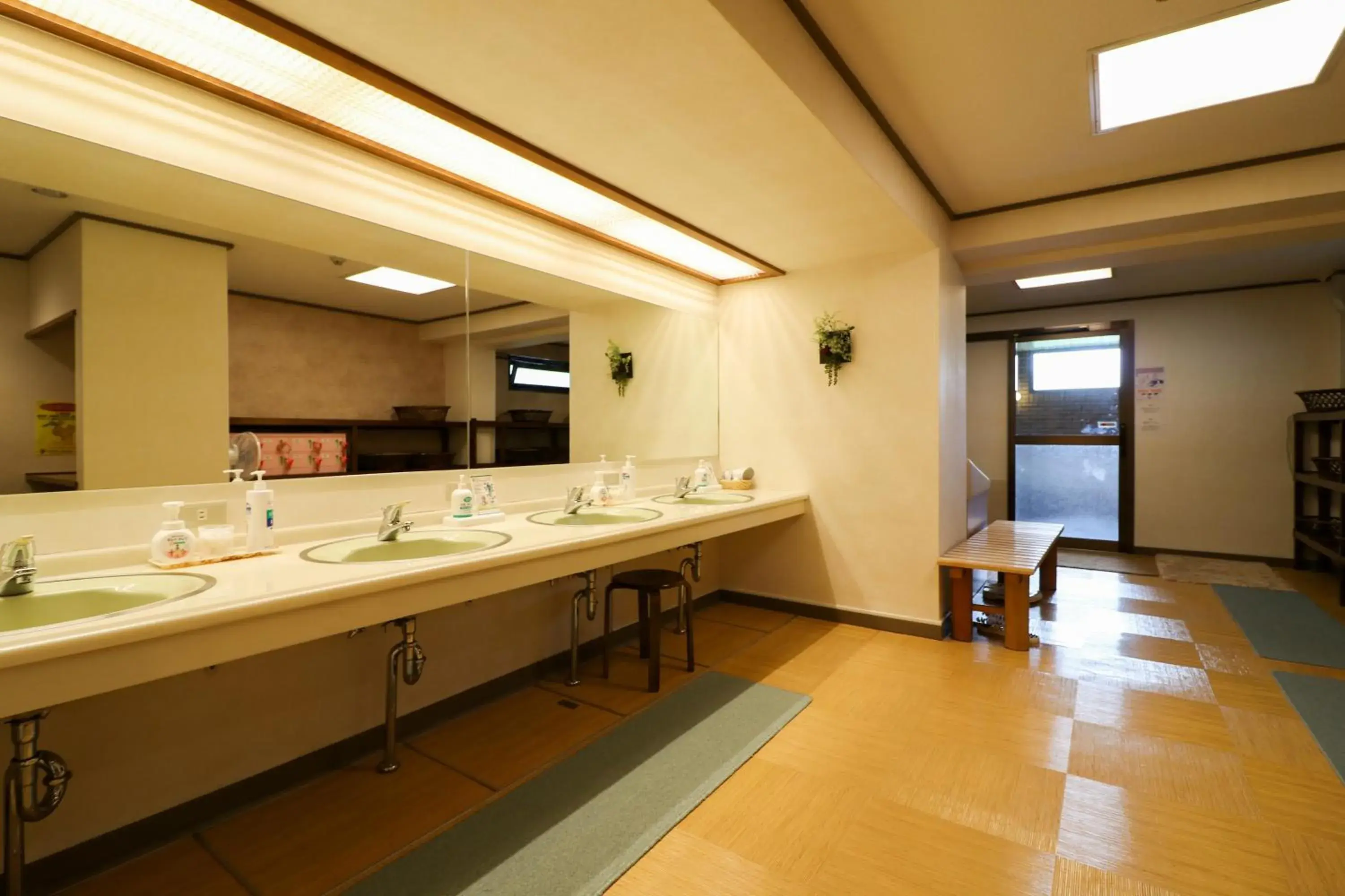 Public Bath, Bathroom in Hotel Shirakabaso Shigakogen